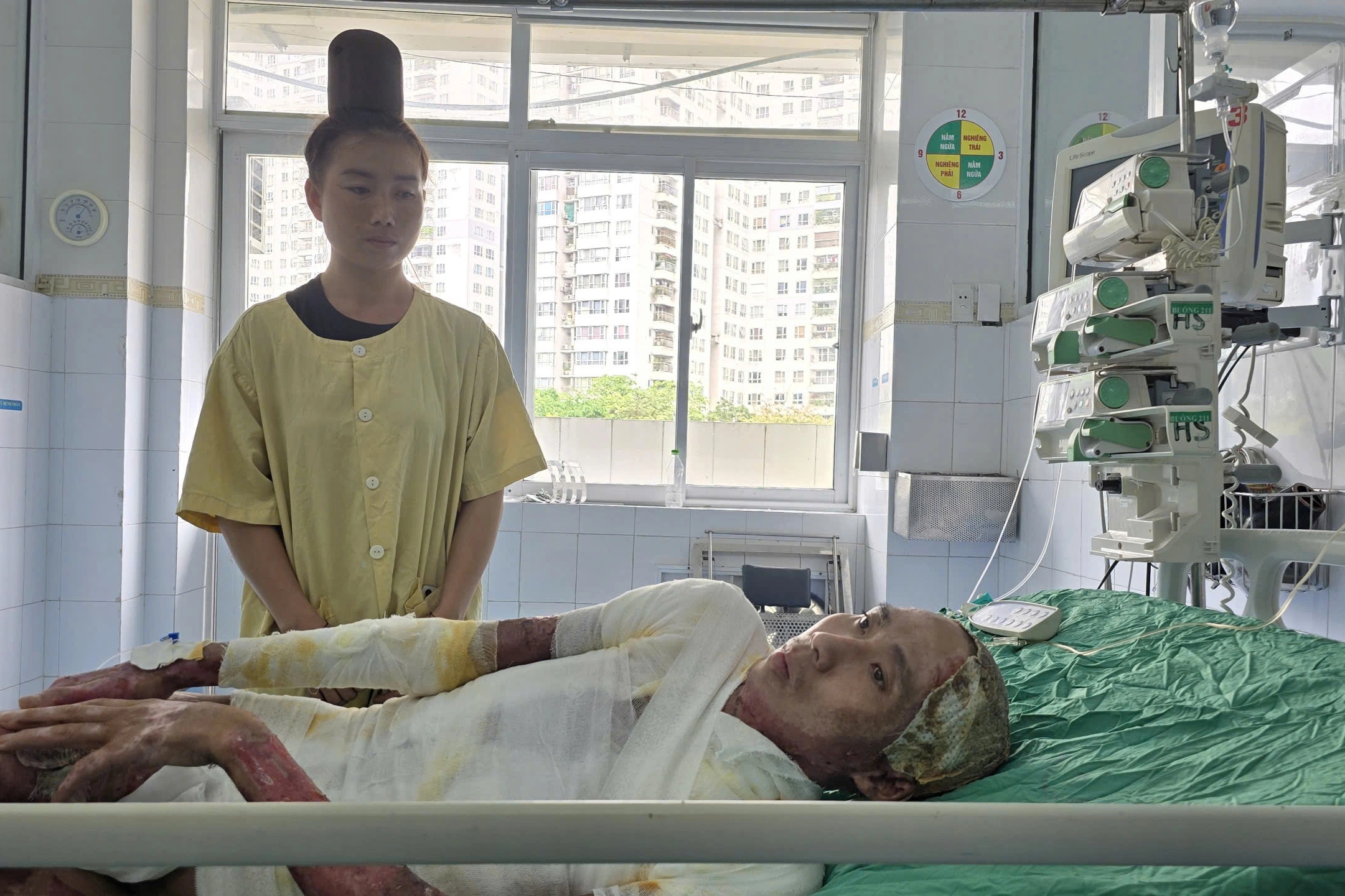 Hơn 324 triệu đồng của bạn đọc giúp người chồng bỏng nặng giành lại sự sống