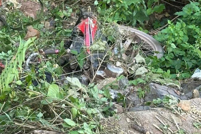 Xe máy lao xuống vực, 2 vợ chồng thương vong