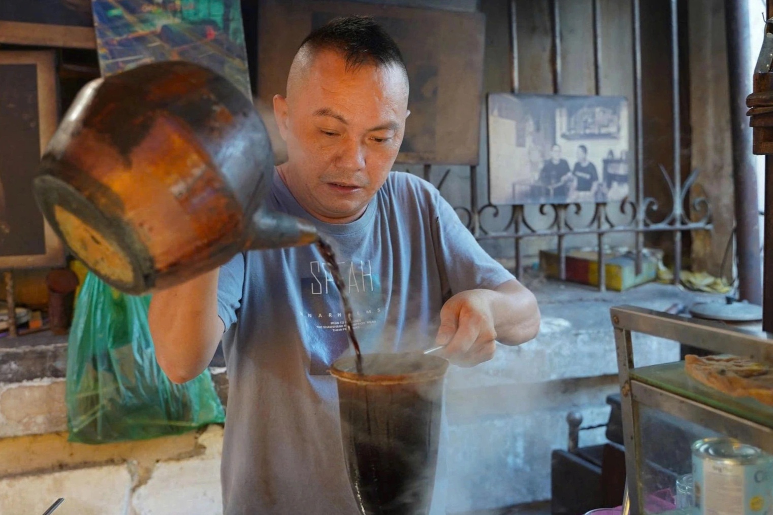 Hơn nửa thế kỷ, cà phê vợt vẫn giữ 