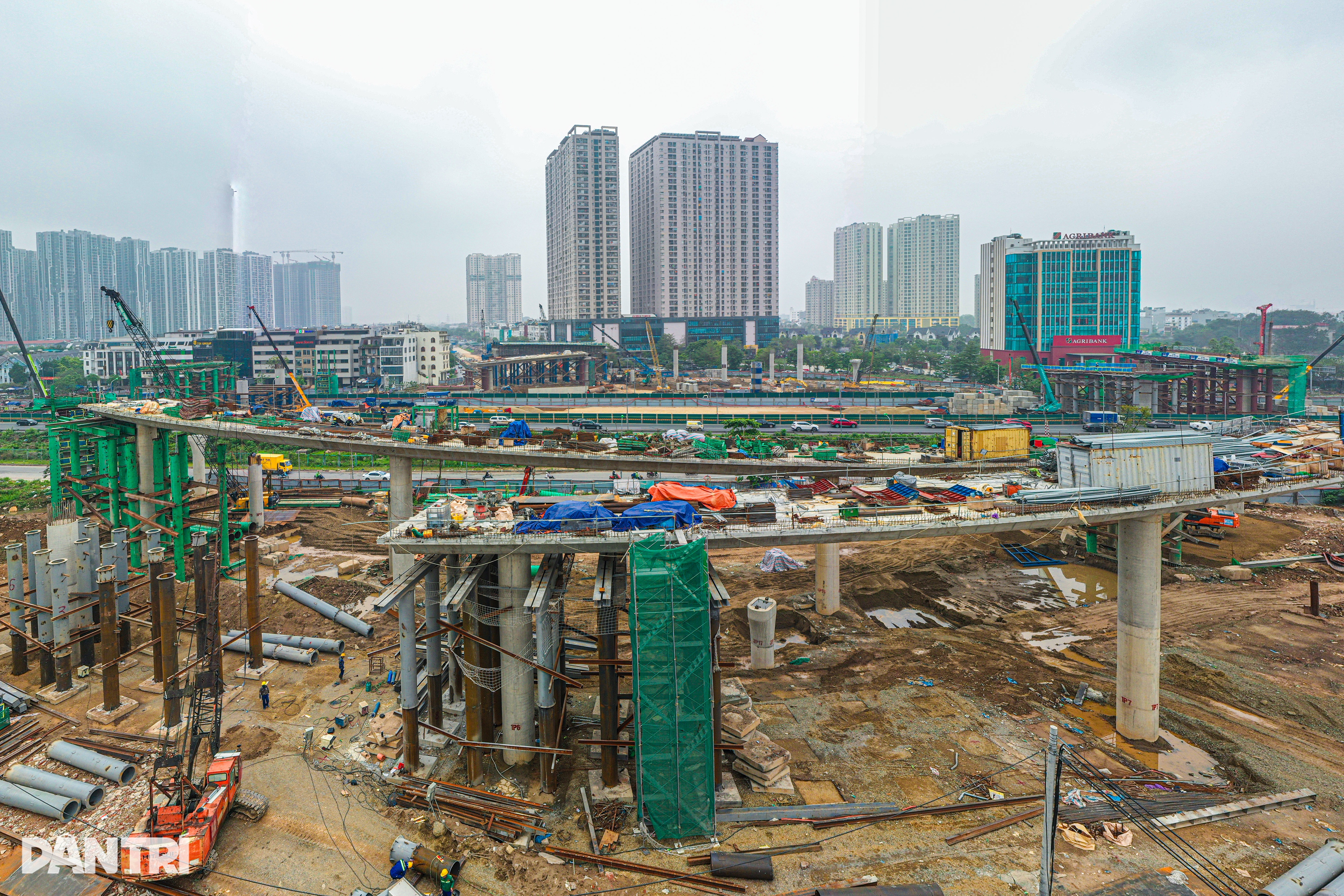 Lộ diện hình hài 