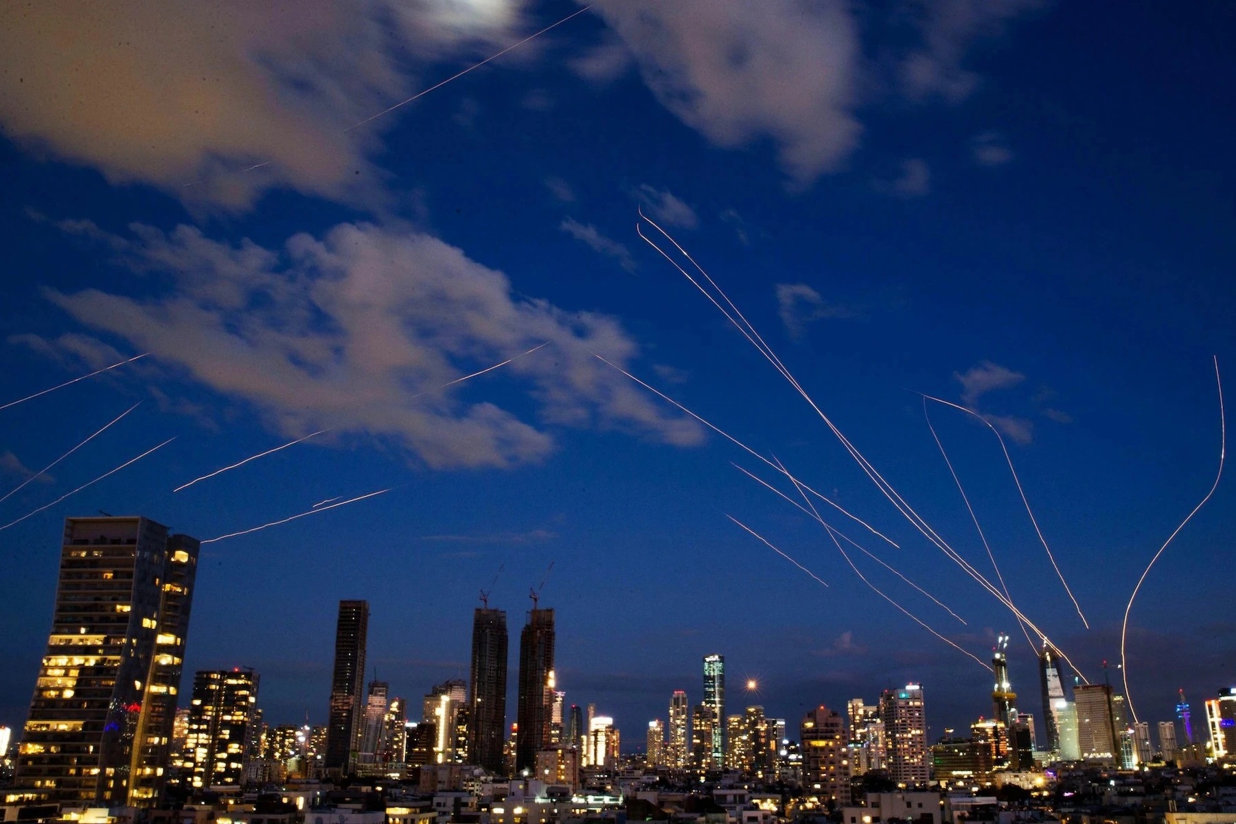 Chiến thuật của Iran đối phó với cuộc tấn công kéo dài của Mỹ, Israel