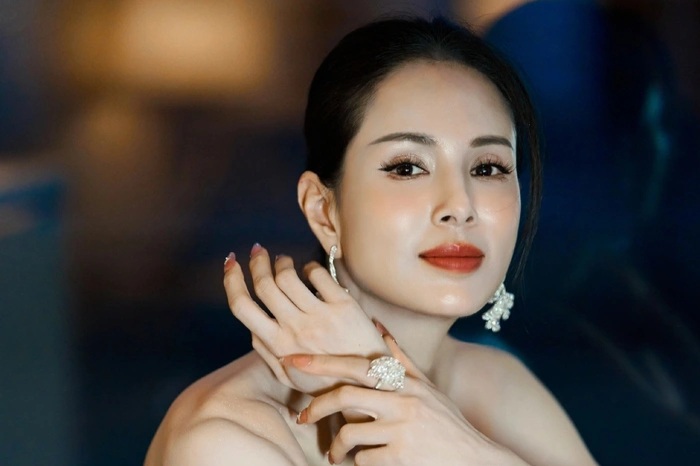 “Tiểu Long Nữ” Lý Nhược Đồng xin lỗi, nhận đền bù vì quảng cáo sai sự thật