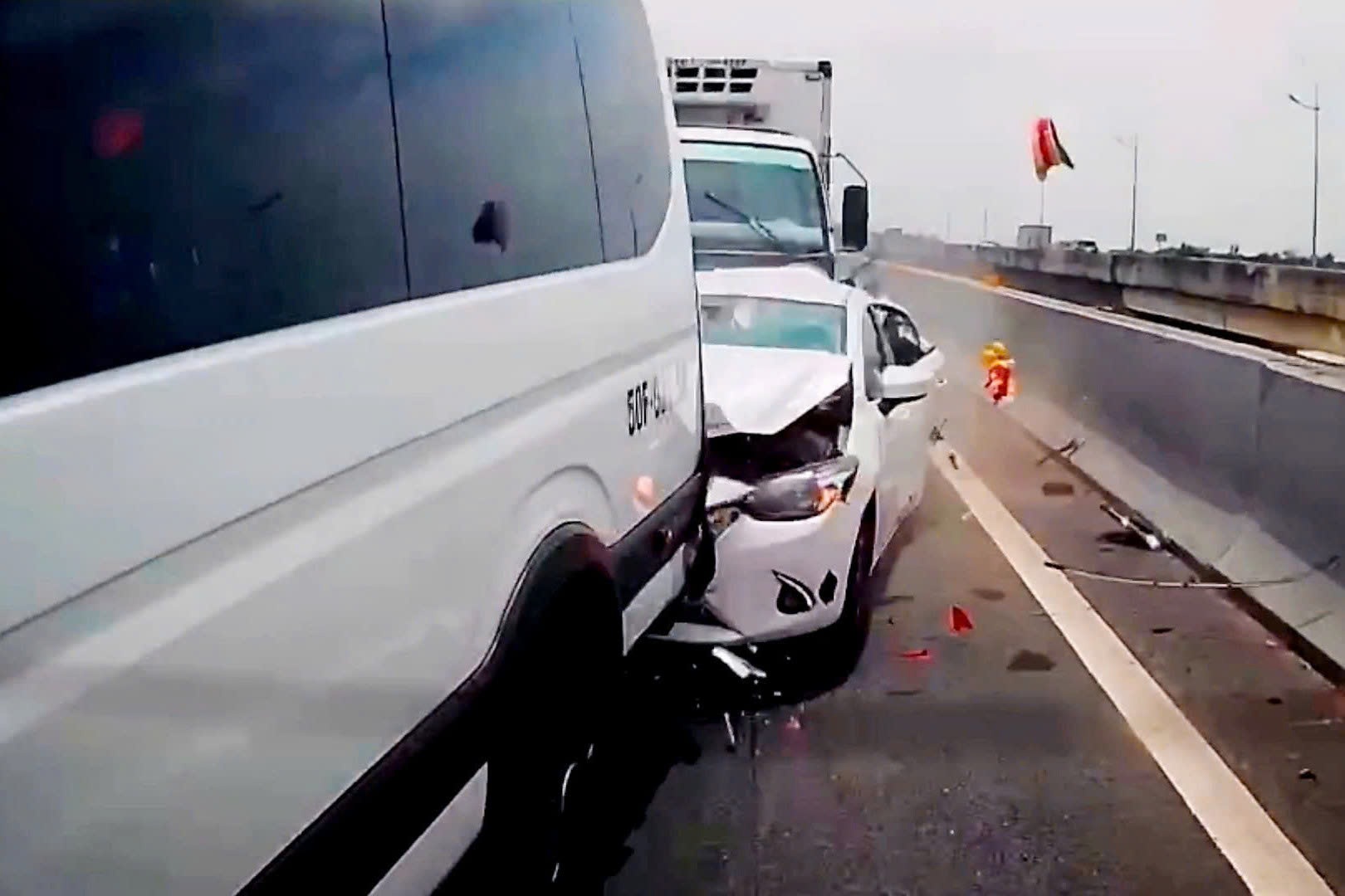 Liên tiếp 2 vụ tai nạn trên cao tốc TPHCM - Trung Lương