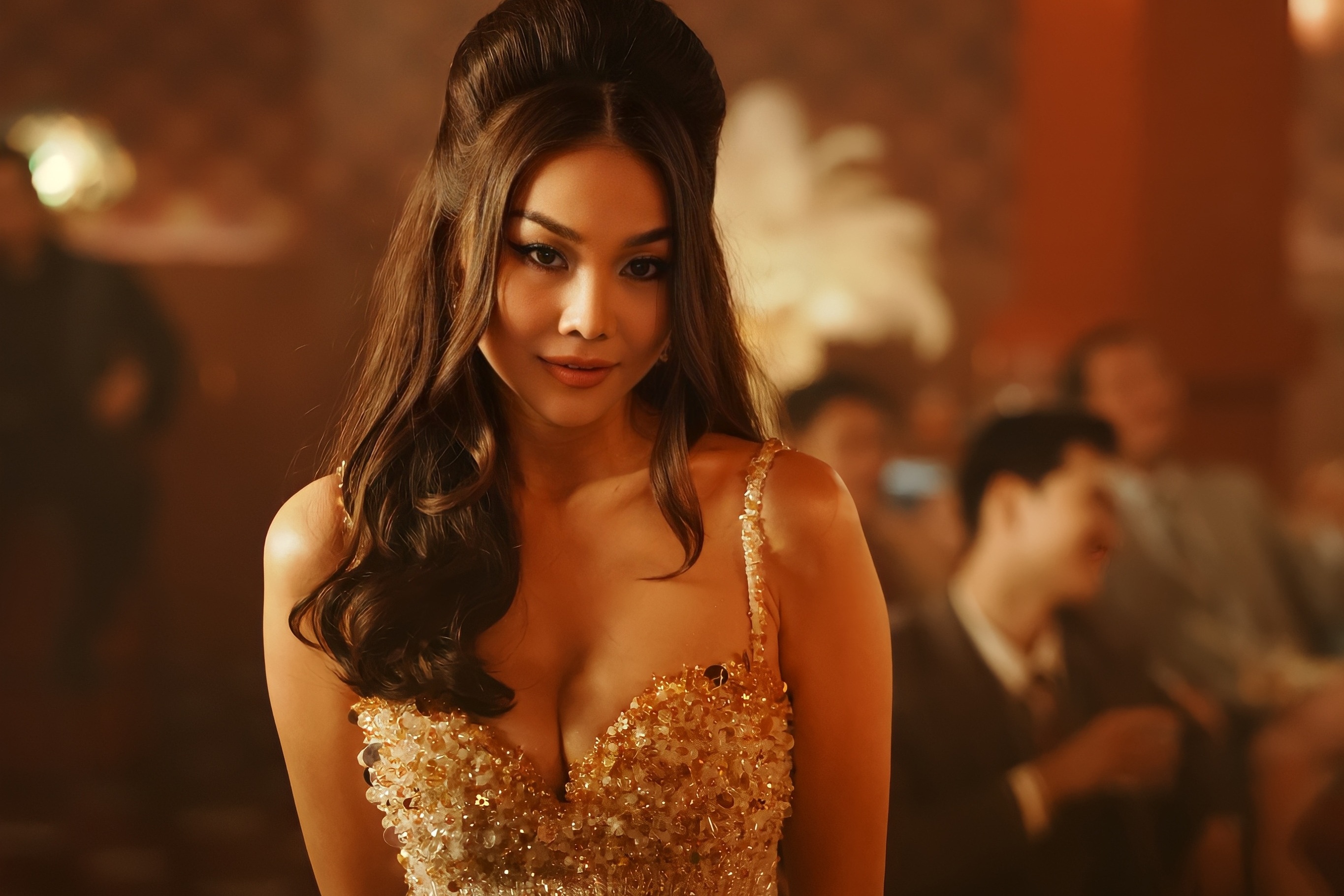 Thanh Hằng đóng vũ nữ gợi cảm khi tái xuất điện ảnh, kể cảnh quay ngộp thở