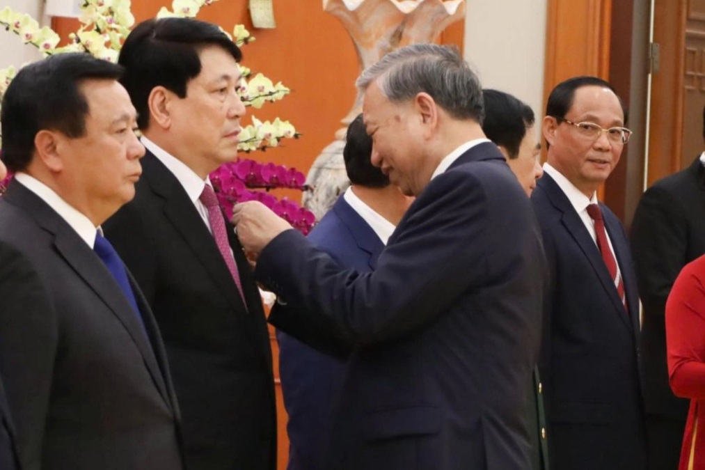 Chủ tịch nước, Thủ tướng và nhiều lãnh đạo cấp cao được tặng Huân chương