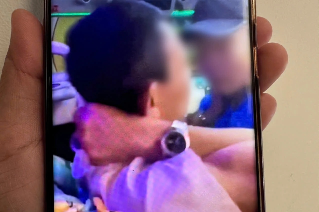 Tài xế đánh nhau với hành khách trên ô tô