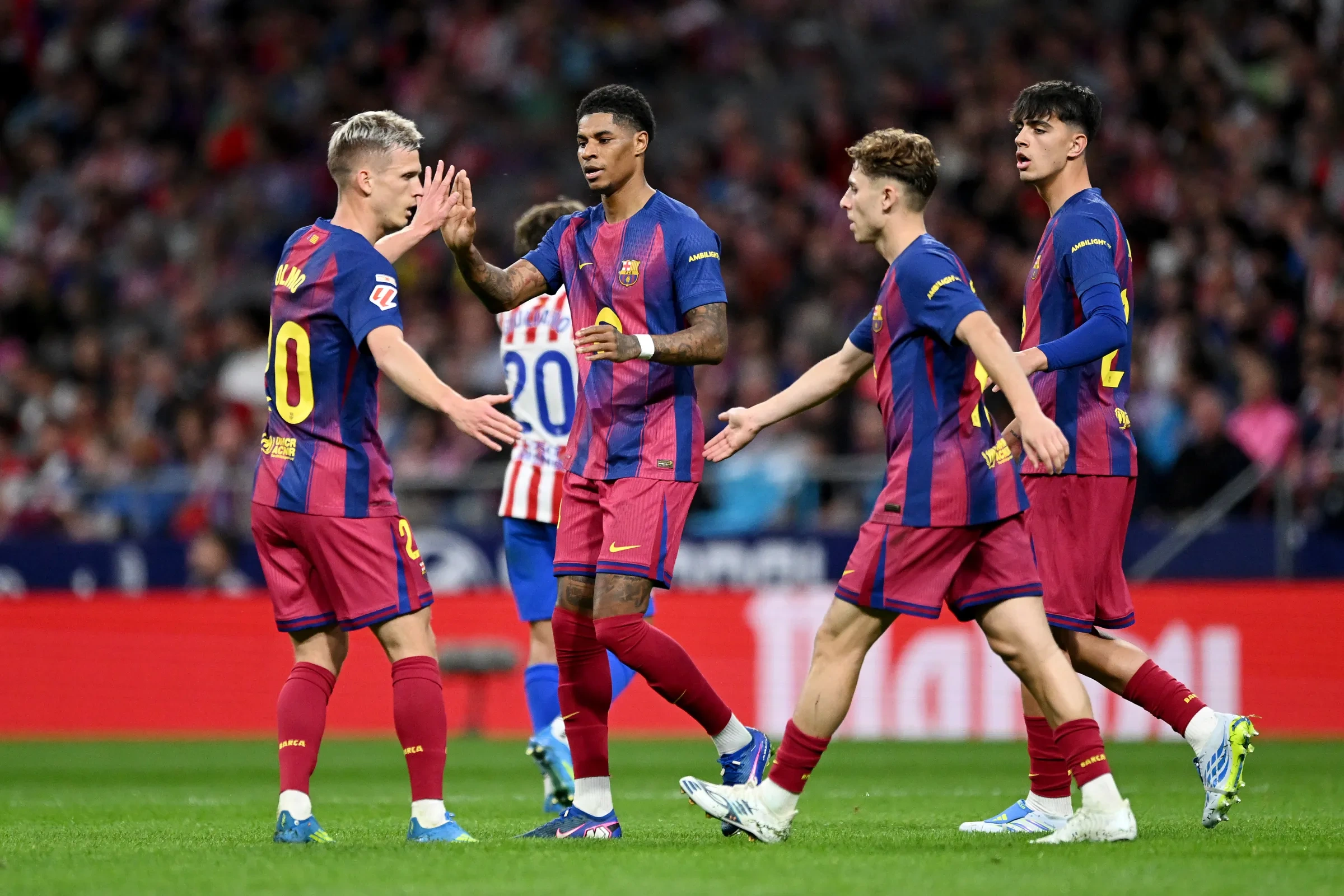 Barcelona ngược dòng hạ Atletico, Real Madrid hụt hơi ở cuộc đua vô địch