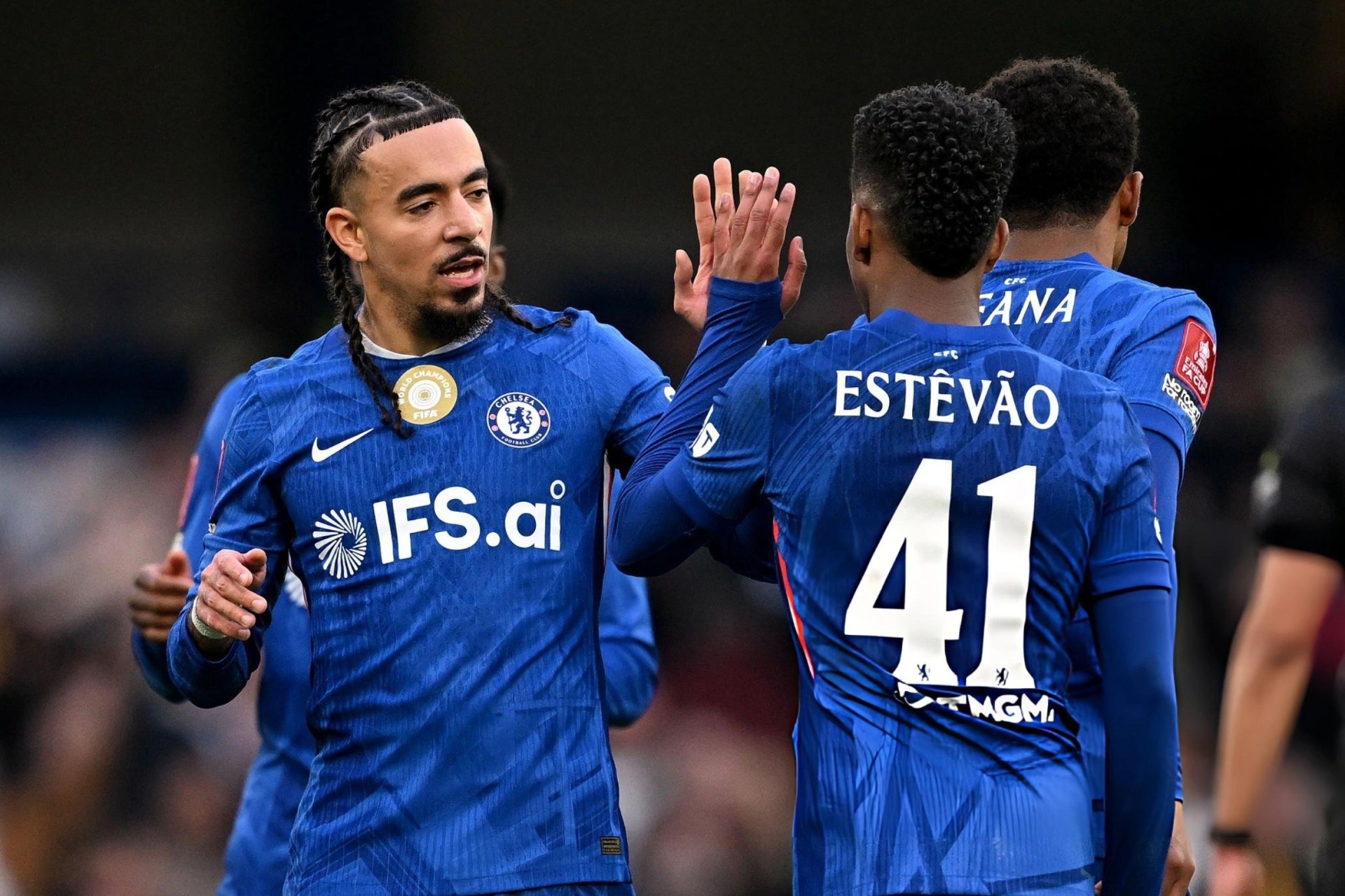 Chelsea vào bán kết, Arsenal ôm hận tại FA Cup