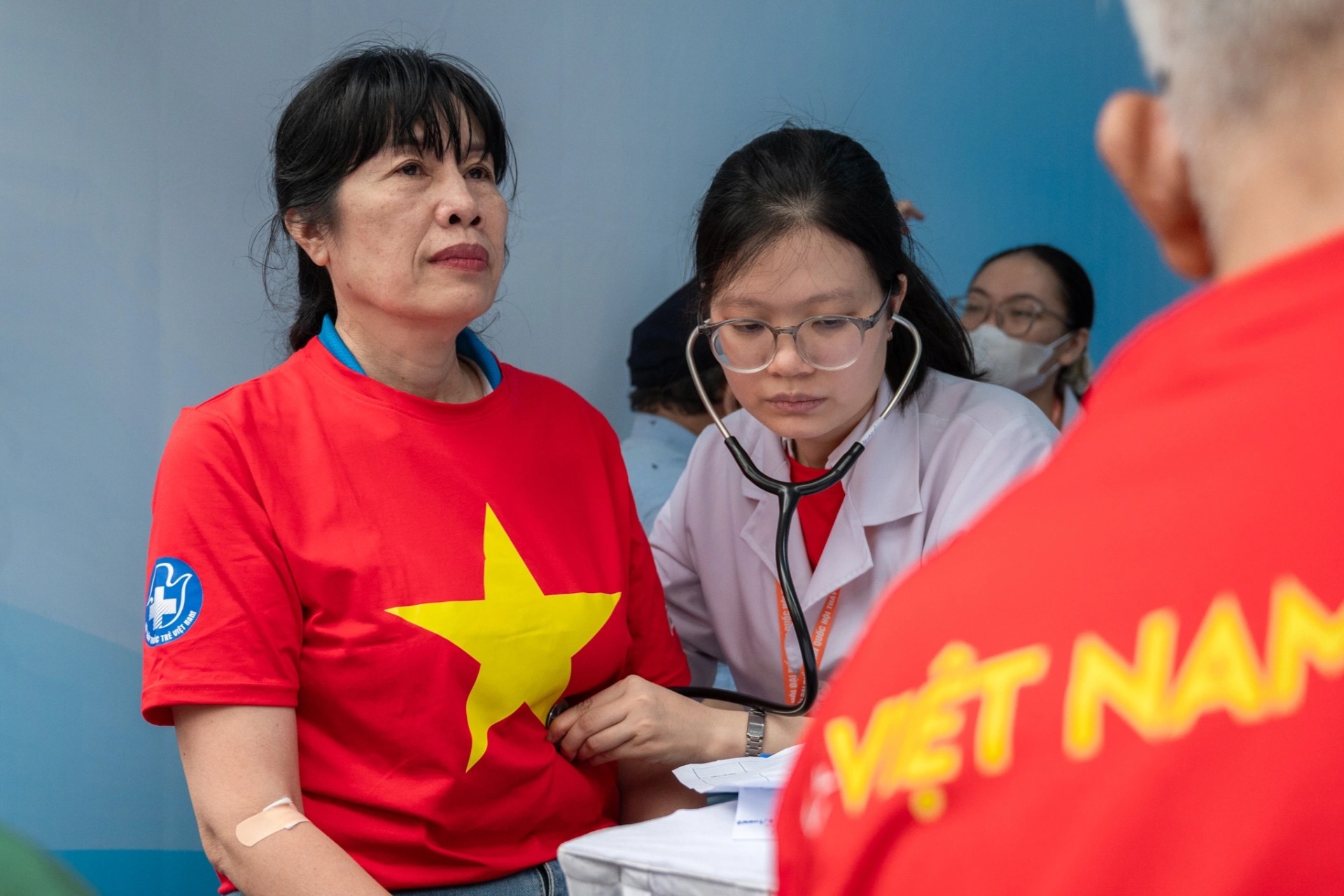 Hàng trăm bác sĩ ra quân, khám và sàng lọc miễn phí cho hơn 10.000 người