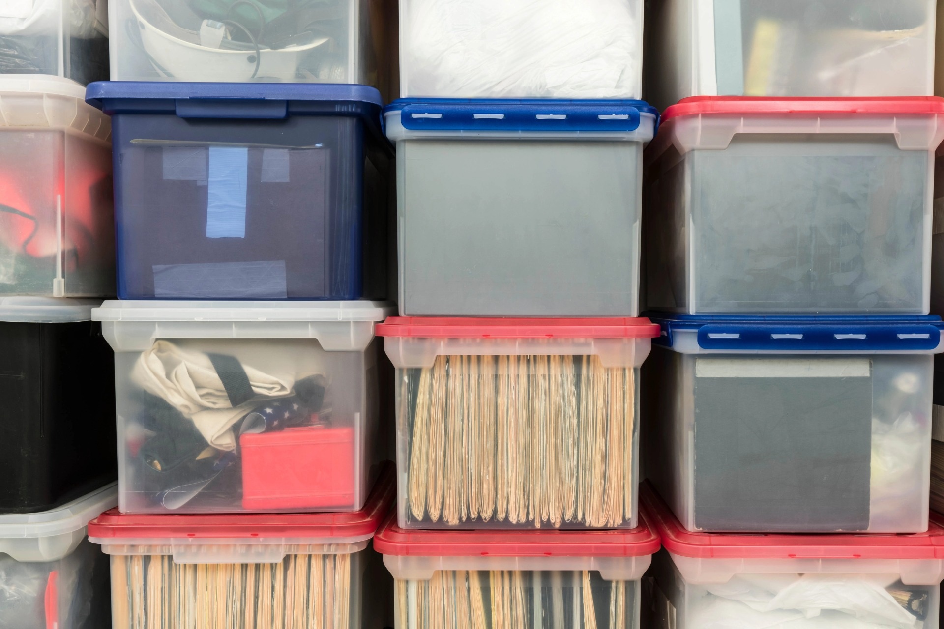 7 món đồ bạn không bao giờ nên cất trong hộp nhựa