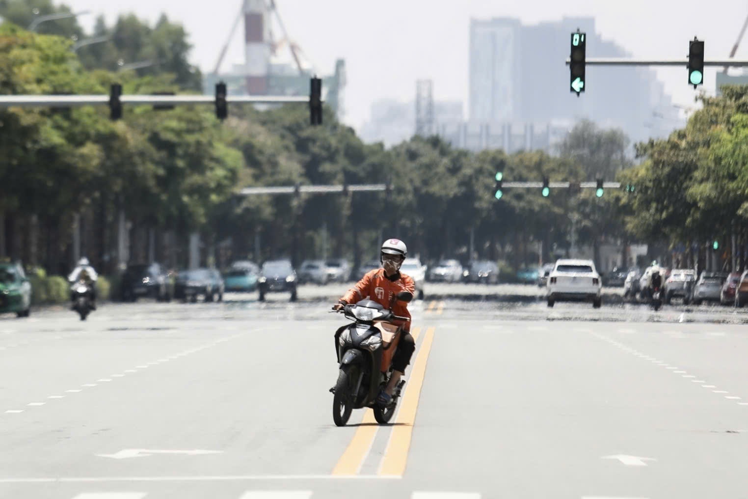 TPHCM và Nam Bộ tiếp tục nắng nóng kéo dài