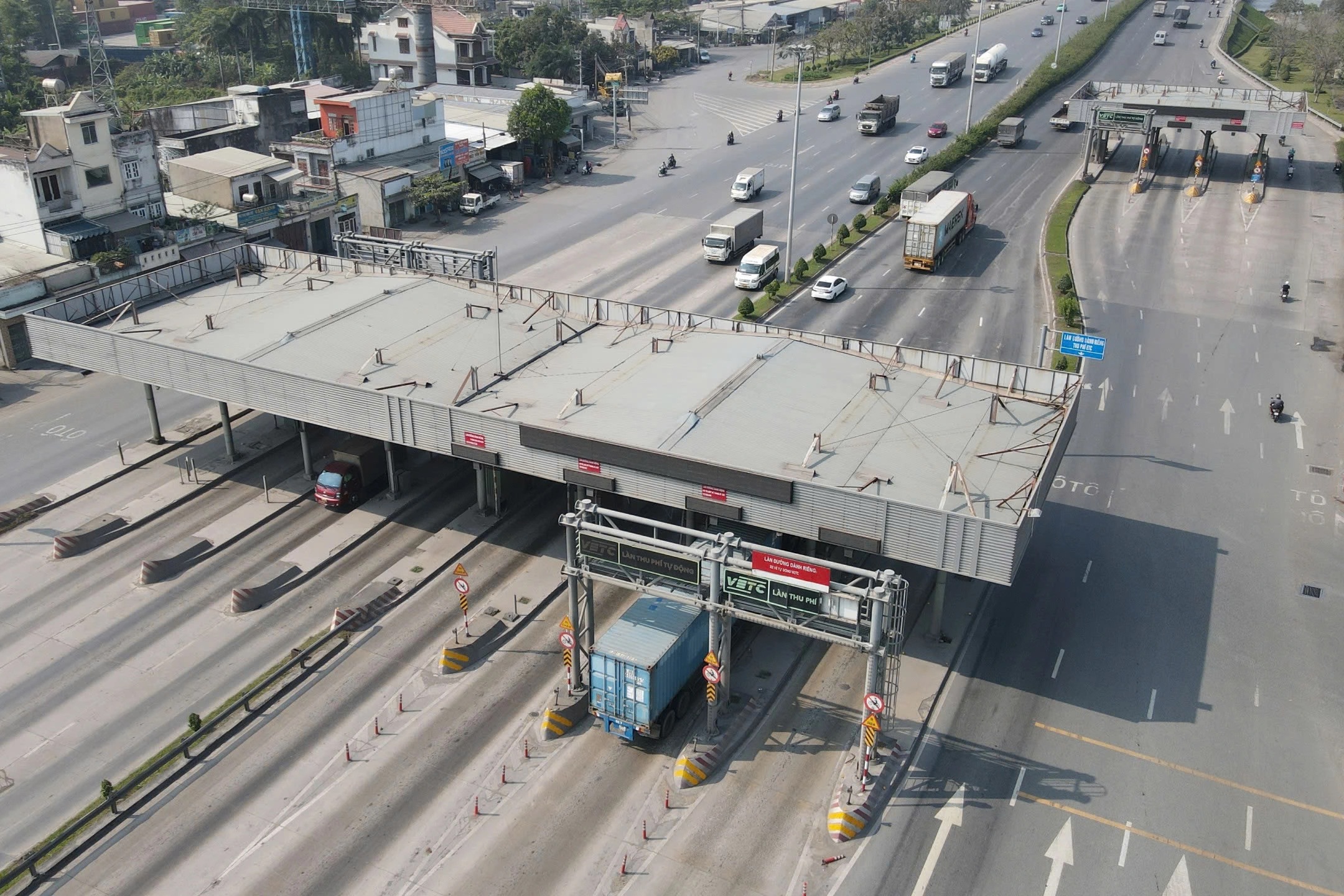 Trạm thu phí cầu Đồng Nai nối TPHCM bỏ hoang 5 năm, tiềm ẩn nguy cơ tai nạn