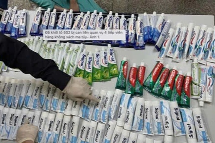 Ai bỏ ma túy vào tuýp kem đánh răng, thuê tiếp viên hàng không đưa về nước?