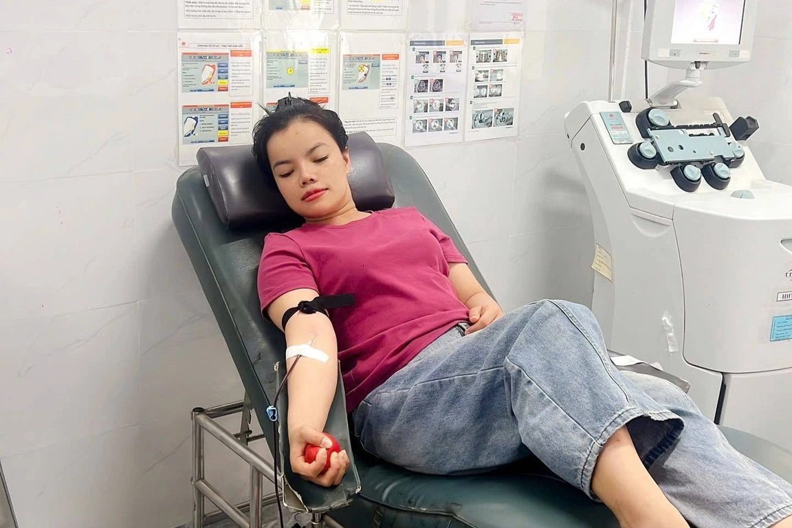 Cuộc gọi lúc nửa đêm và hành trình 300km "trả nợ ân tình" của người phụ nữ