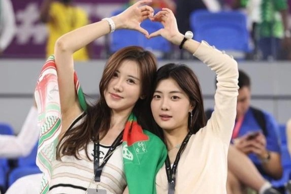 Khách Việt bỏ tiền tỷ mua tour World Cup, có lối vào riêng, xe sang đưa đón