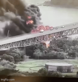 Nổ lớn cạnh cầu bắc qua kênh đào Panama