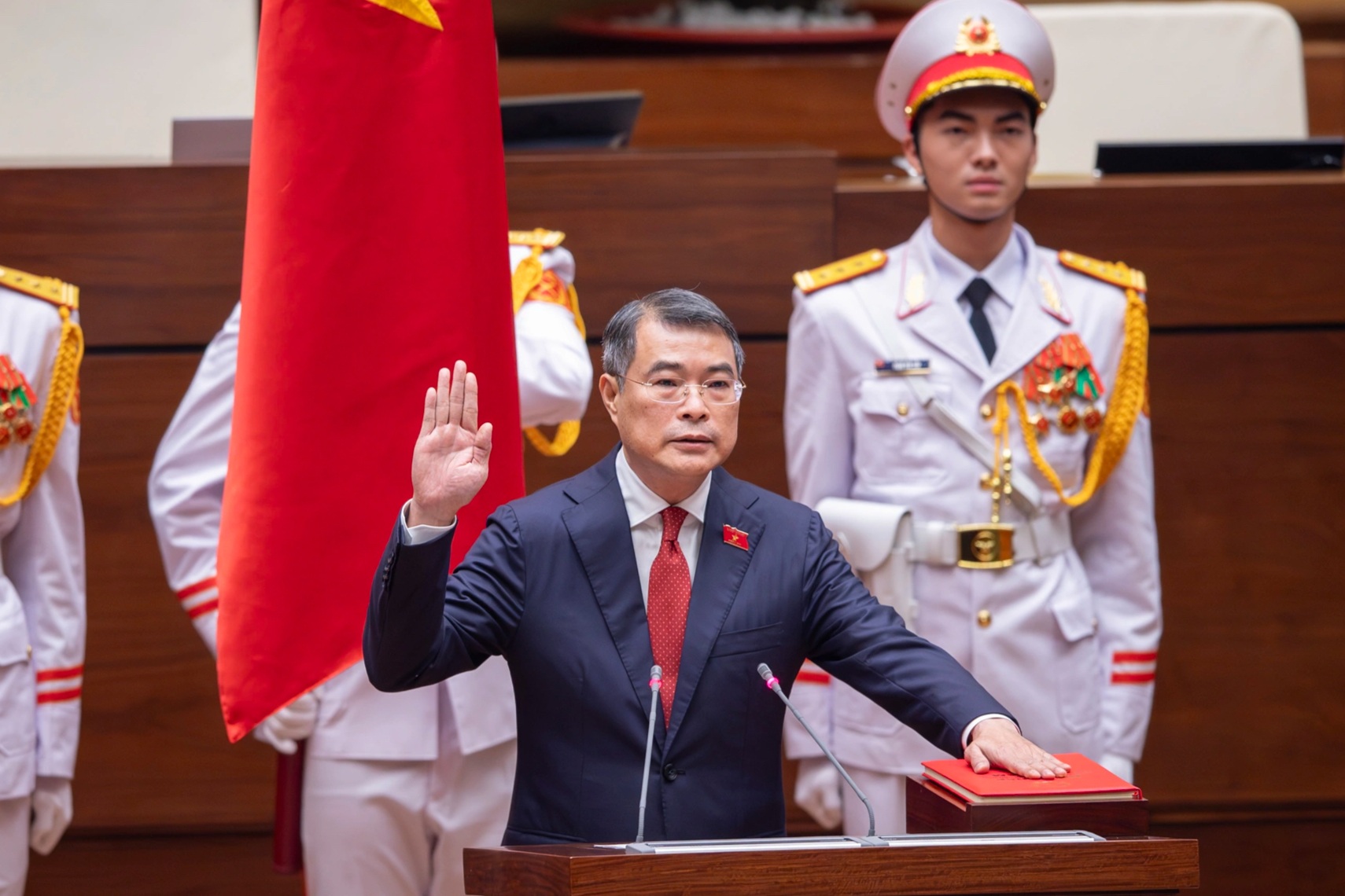 Hình ảnh tân Thủ tướng Lê Minh Hưng tuyên thệ nhậm chức