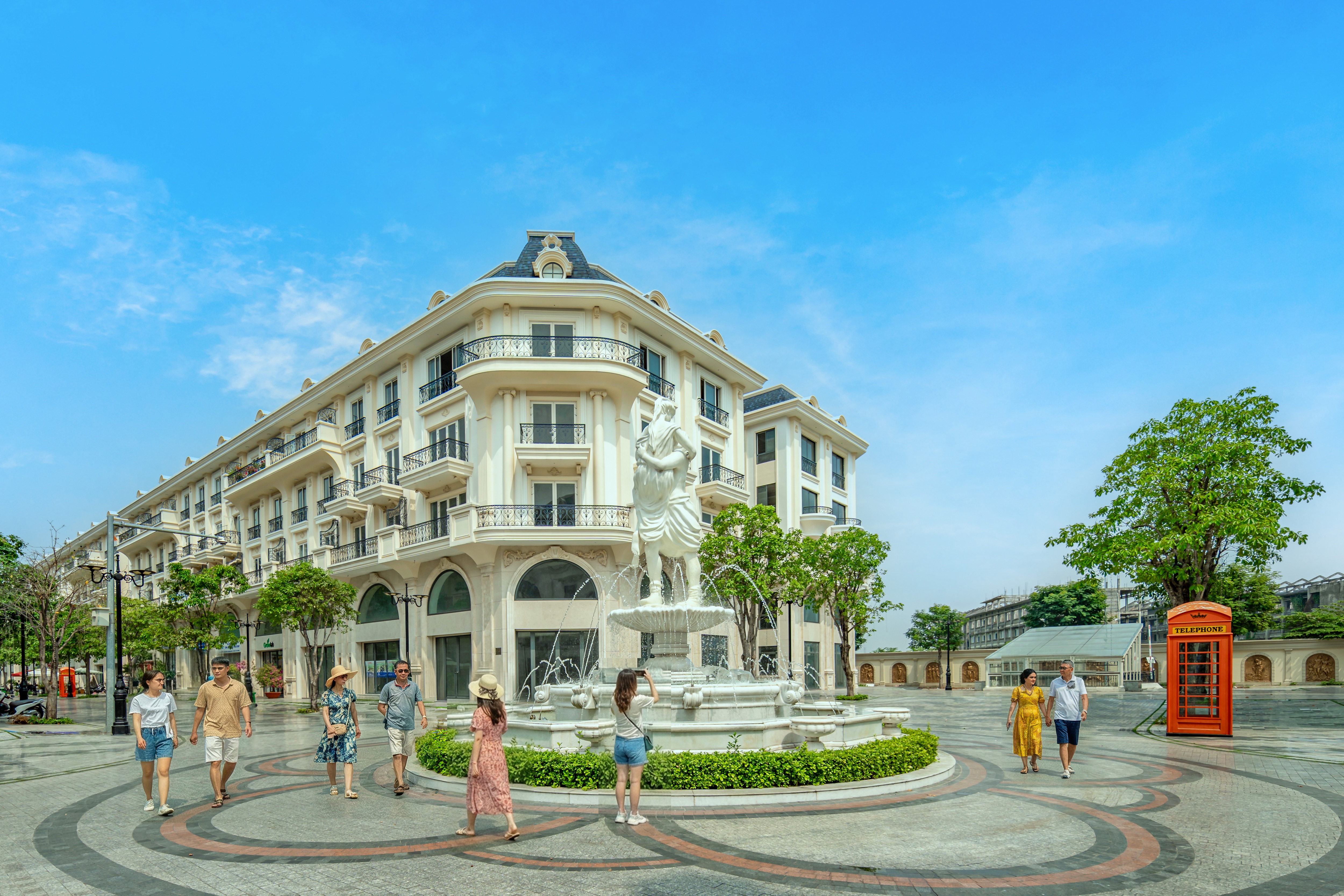 Khách hàng hưởng lợi từ ưu đãi 25% của Van Phuc City