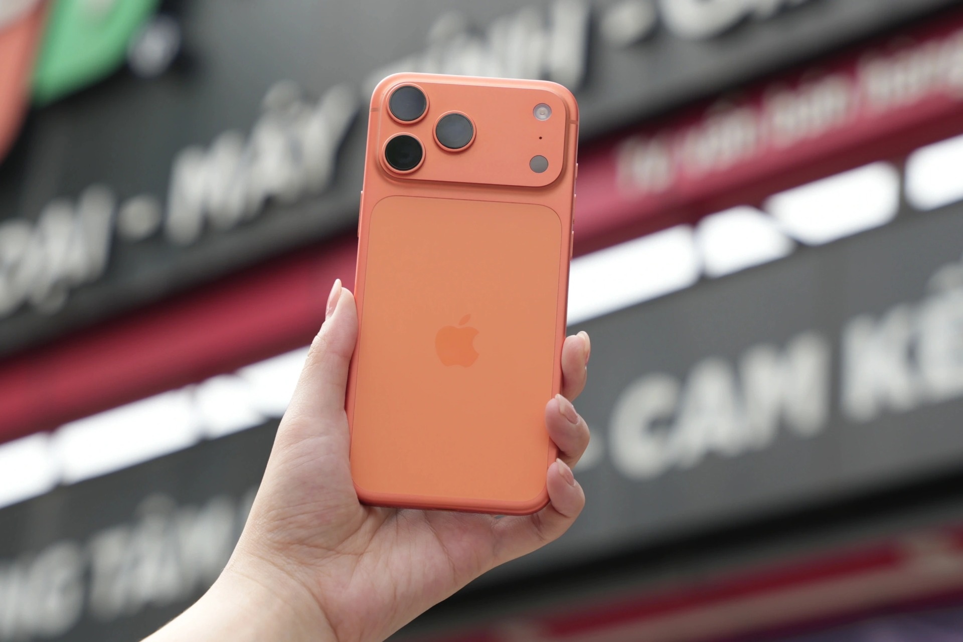 iPhone 17 Pro Max là điện thoại bán chạy nhất thế giới