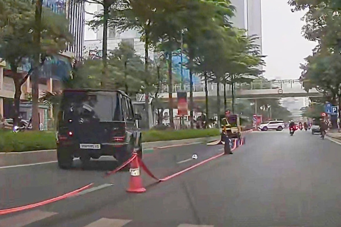 Xế hộp Mercedes G63 va chạm với người đi bộ, cụ ông 91 tuổi tử vong