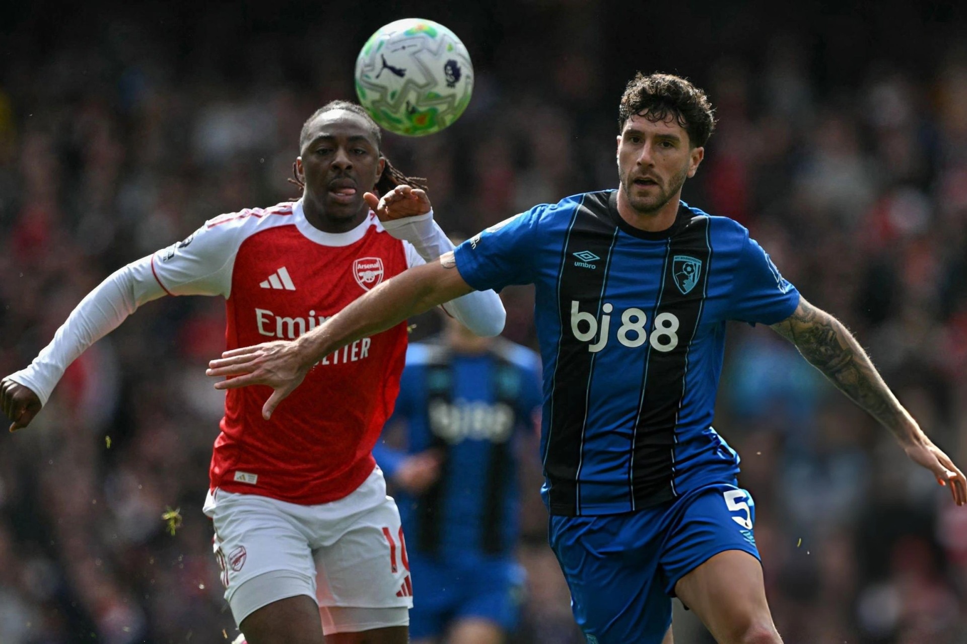 Arsenal bất ngờ thua Bournemouth, cuộc đua vô địch thêm kịch tính