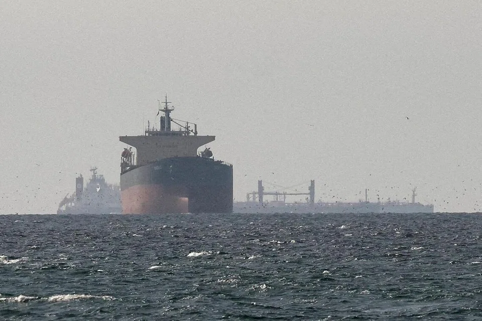 Hai siêu tàu dầu quay đầu ở Hormuz khi đàm phán Mỹ - Iran thất bại