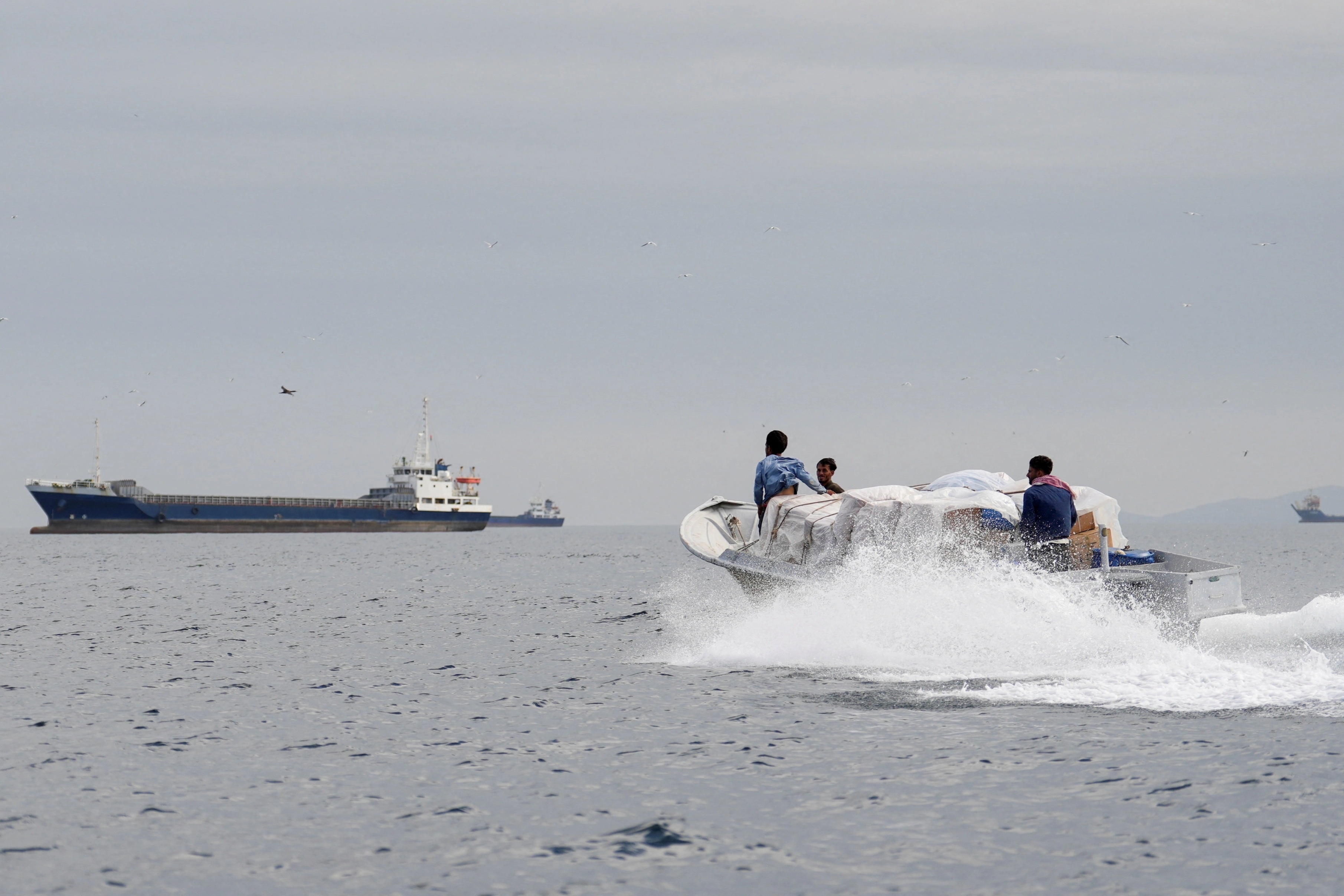 Quân đội Mỹ sẽ phong tỏa eo biển Hormuz đến khi nào?