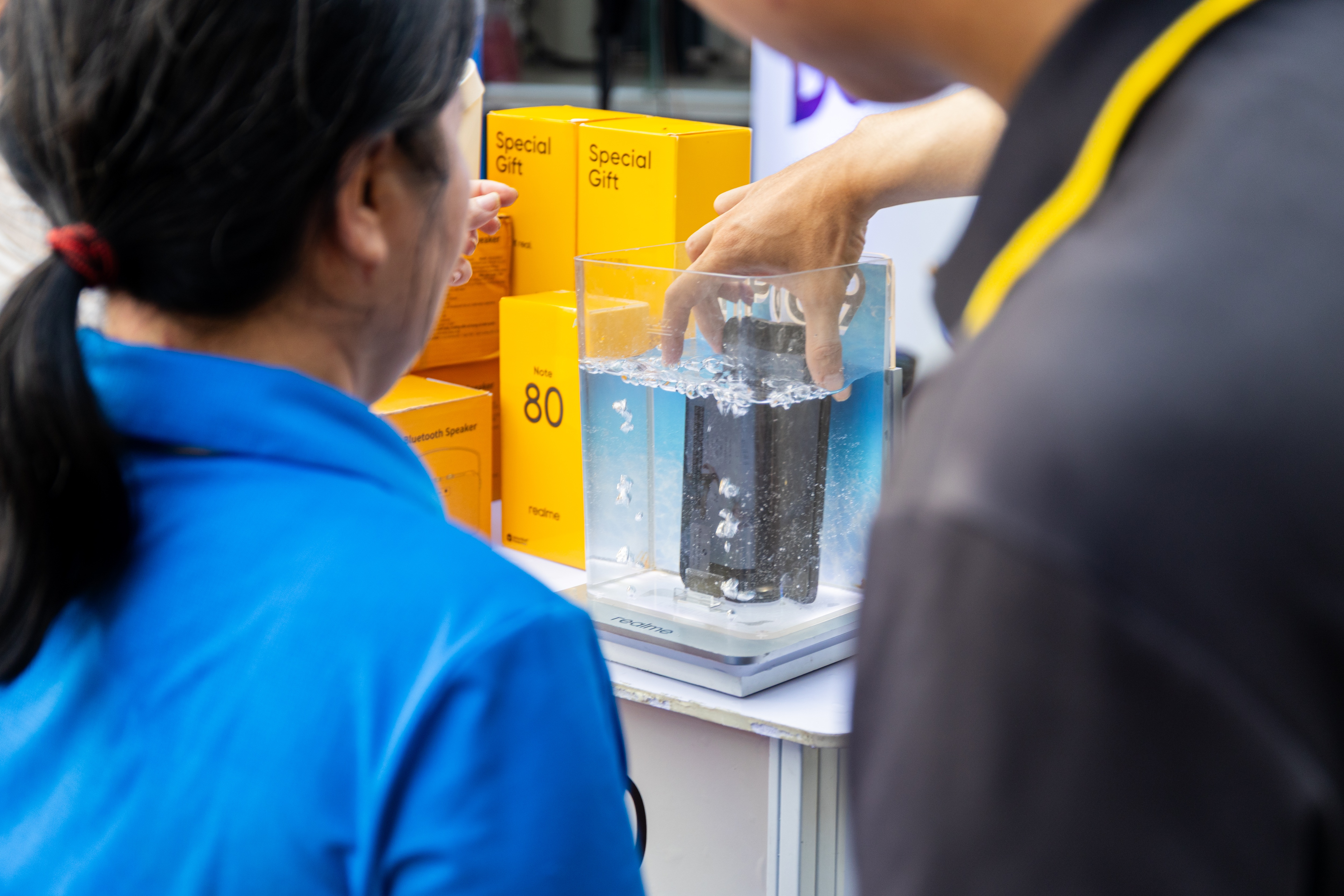 realme C100 ghi điểm với người dùng nhờ độ bền và dung lượng pin lớn