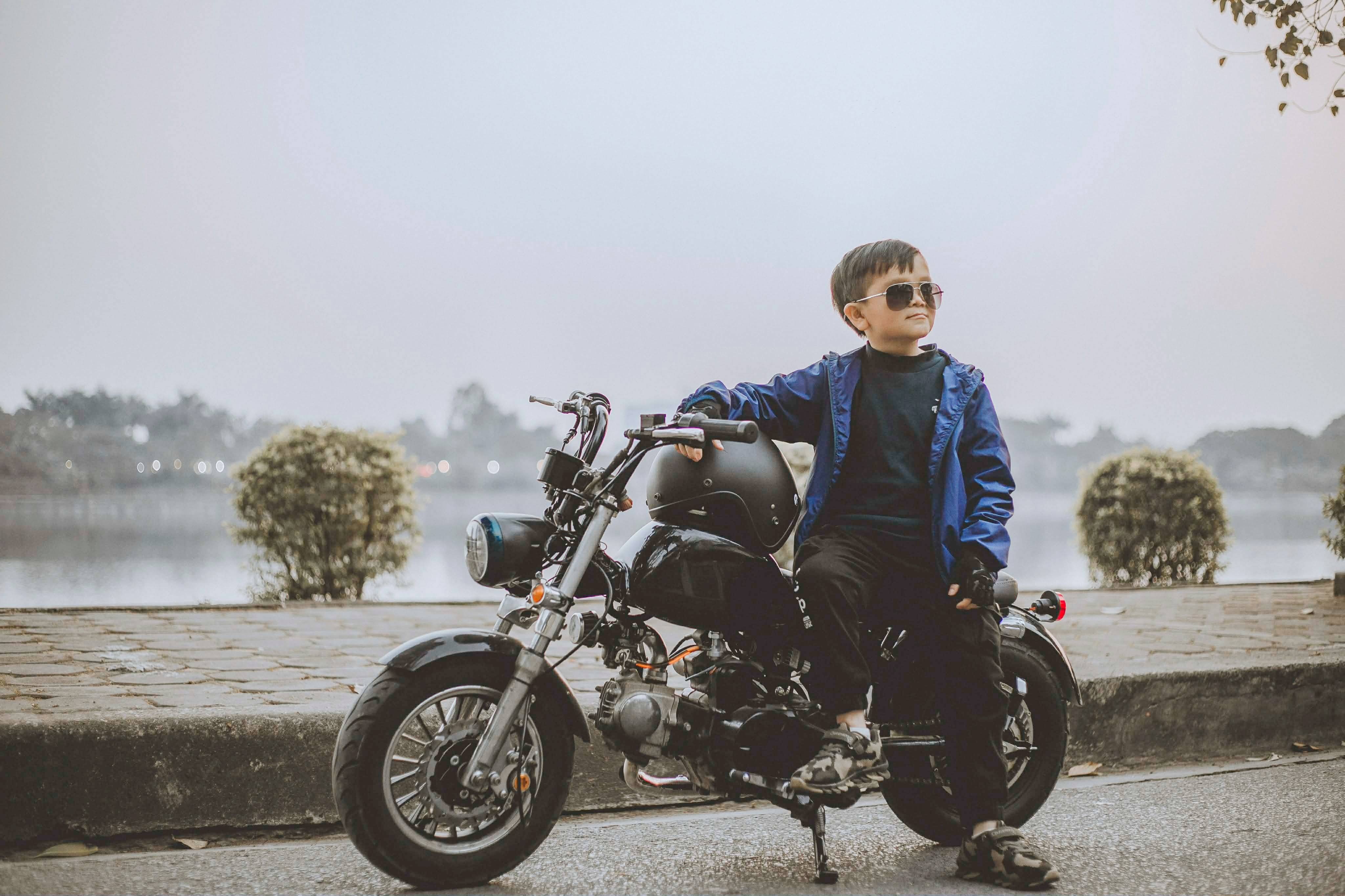 Chàng trai cao 1m ở Hà Nội: Làm 2 công việc cùng lúc, thu nhập gây bất ngờ