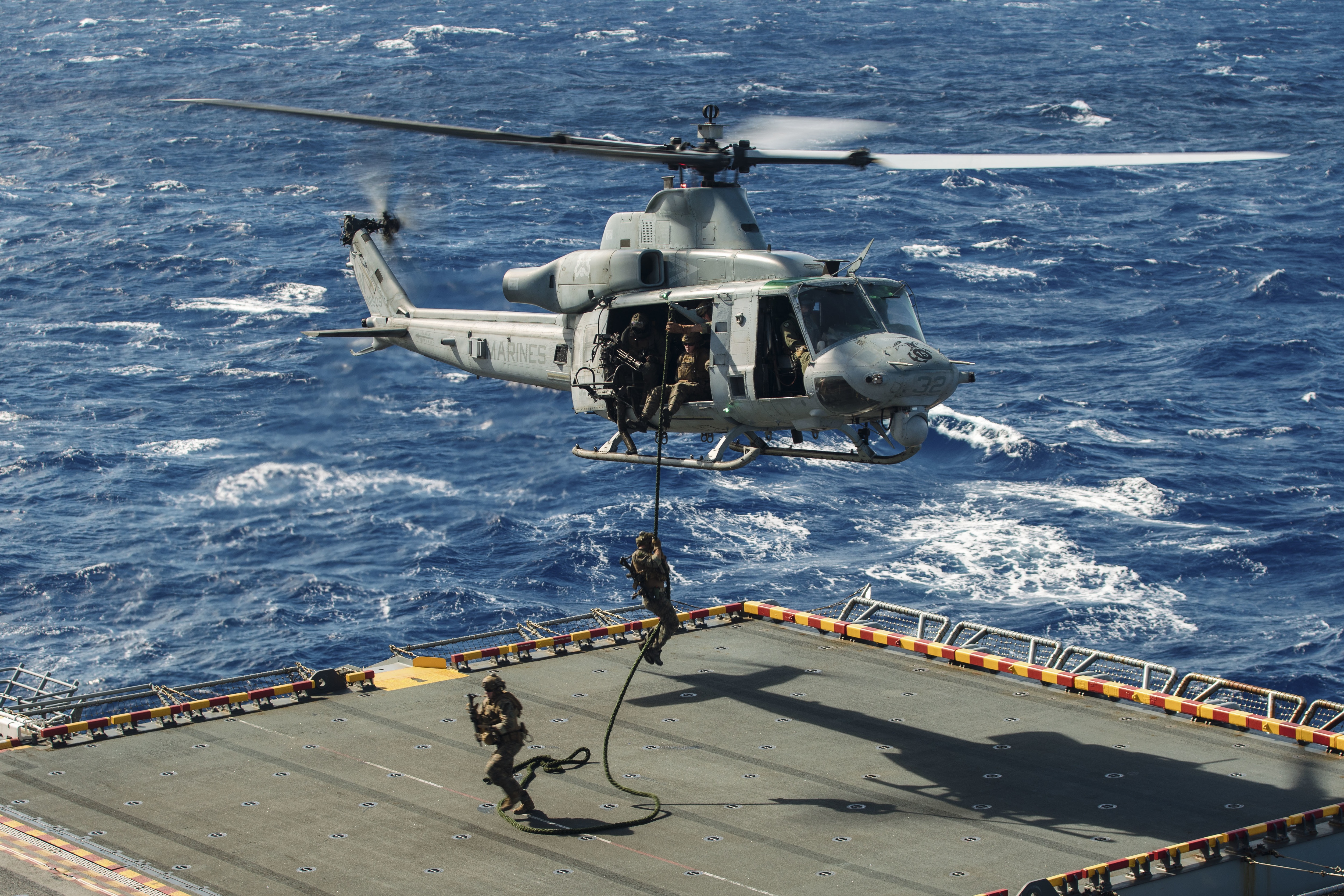 Quân đội Mỹ sẽ phong tỏa “huyết mạch” Hormuz thế nào?