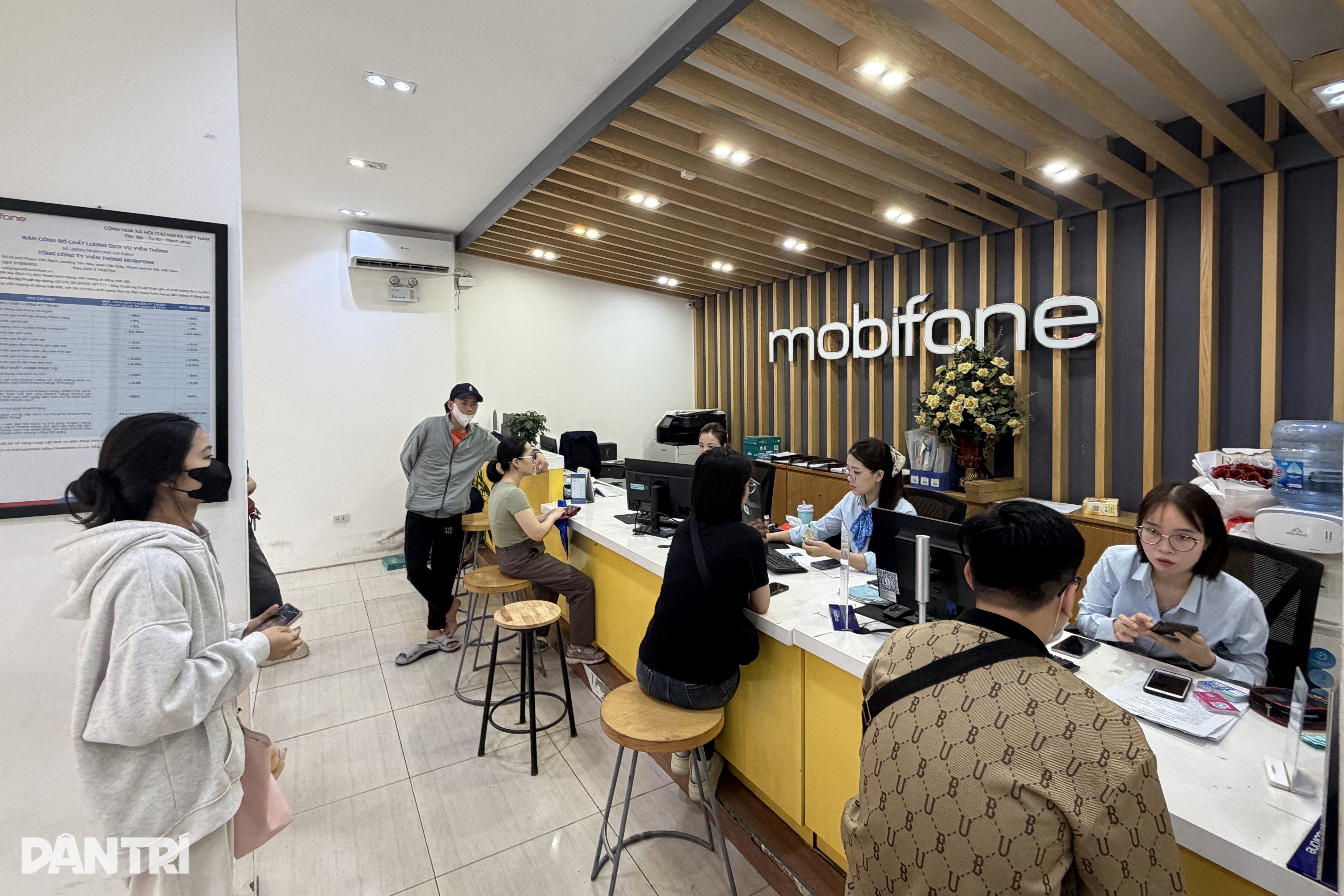 Những thuê bao di động nào sẽ bị khóa SIM sau ngày 15/4?