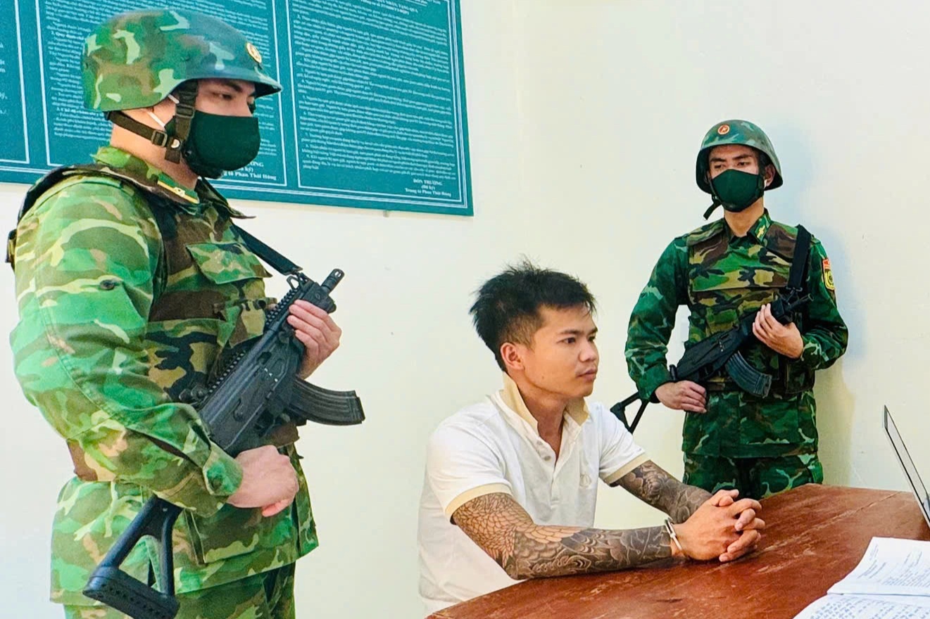 Thanh niên bị bắt cùng chiếc ba lô chuyển hộ người lạ