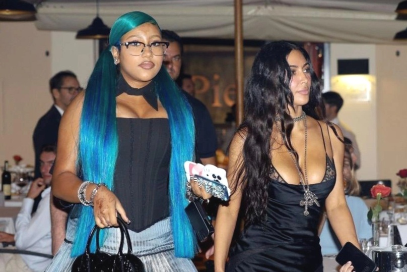 Con gái 12 tuổi của tỷ phú Kim Kardashian bọc răng bằng vàng, kim cương