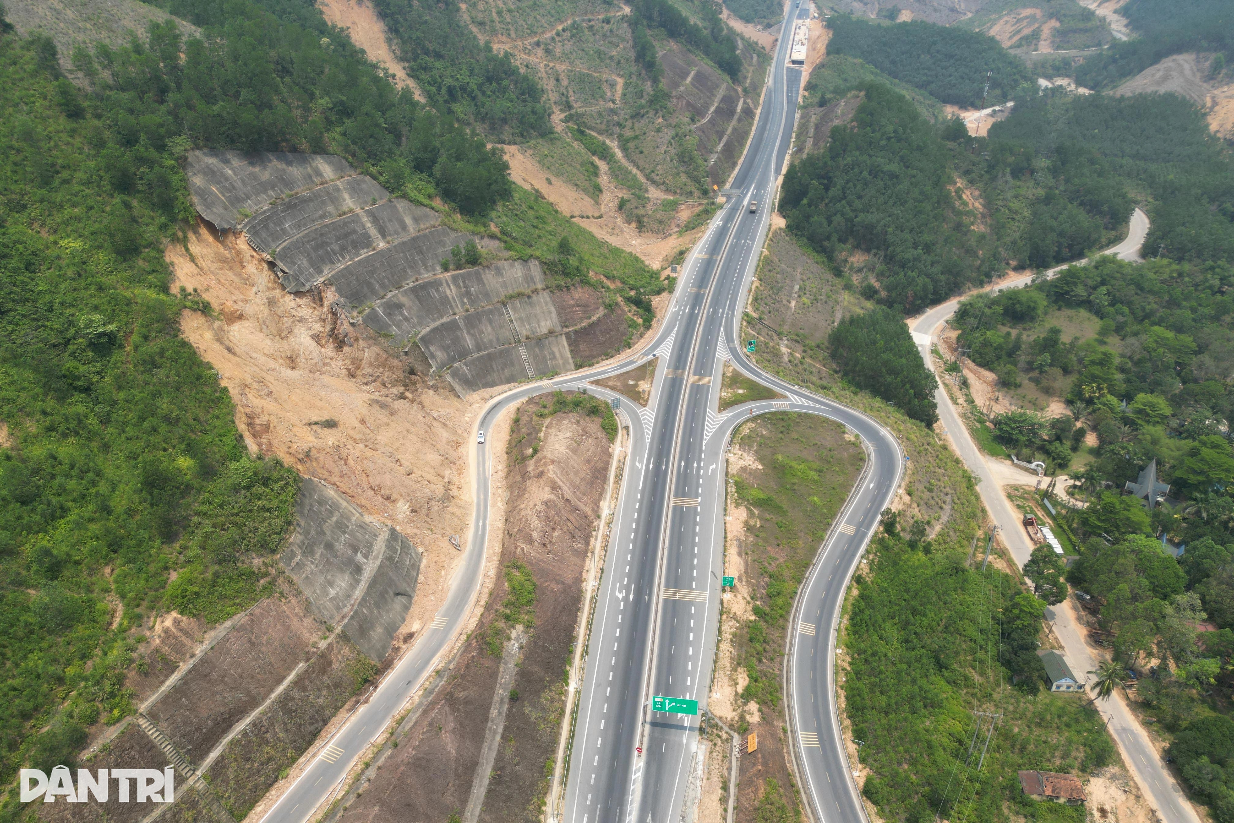 Lên phương án khắc phục sạt lở đường dẫn cao tốc La Sơn - Túy Loan