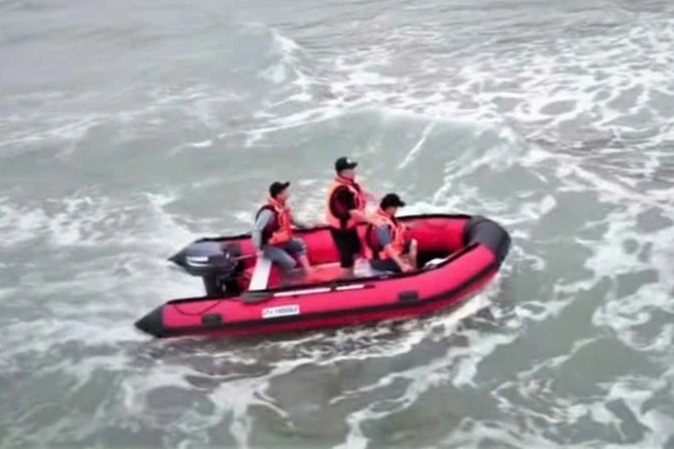 Huy động hơn 200 người tìm kiếm nam kỹ sư mất tích khi tắm biển