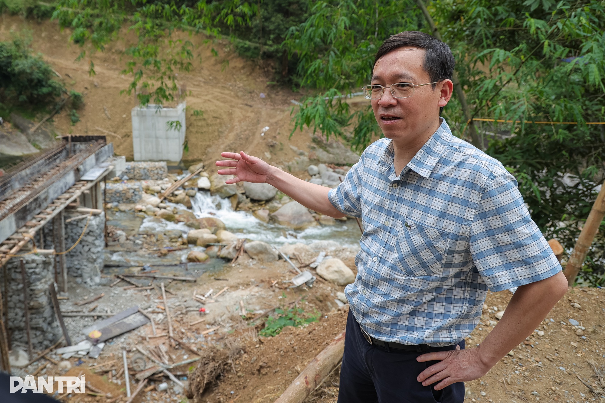 Charity bridge nears completion in Tuyen Quang - 3