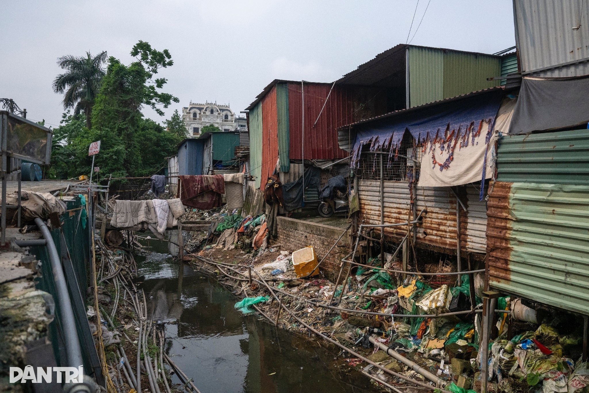 Hiện trạng xuống cấp của chợ cá tự phát Yên Sở trước ngày giải toả