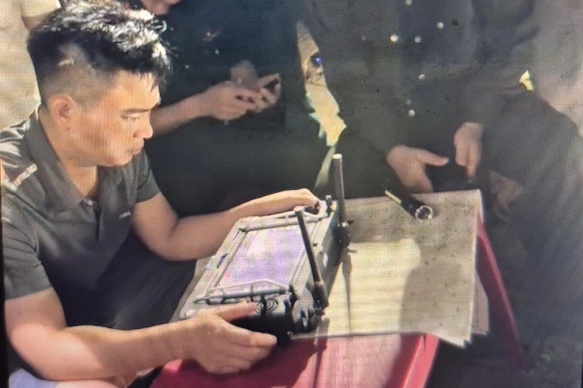 Hơn 100 người xuyên đêm tìm kiếm sinh viên Hà Nội mất tích ở núi Tam Đảo