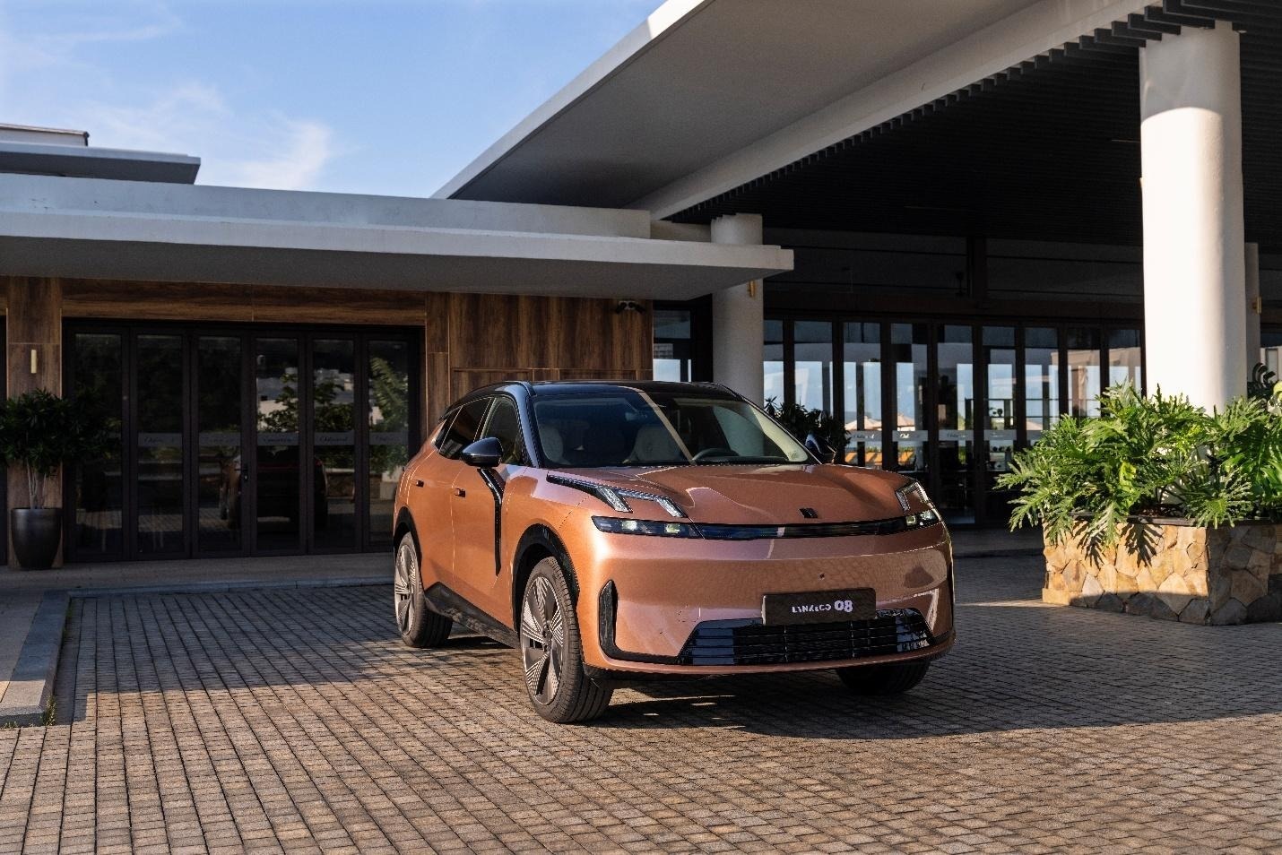 Lynk & Co 08 EM-P: SUV hạng sang không còn là “cỗ máy ngốn xăng”