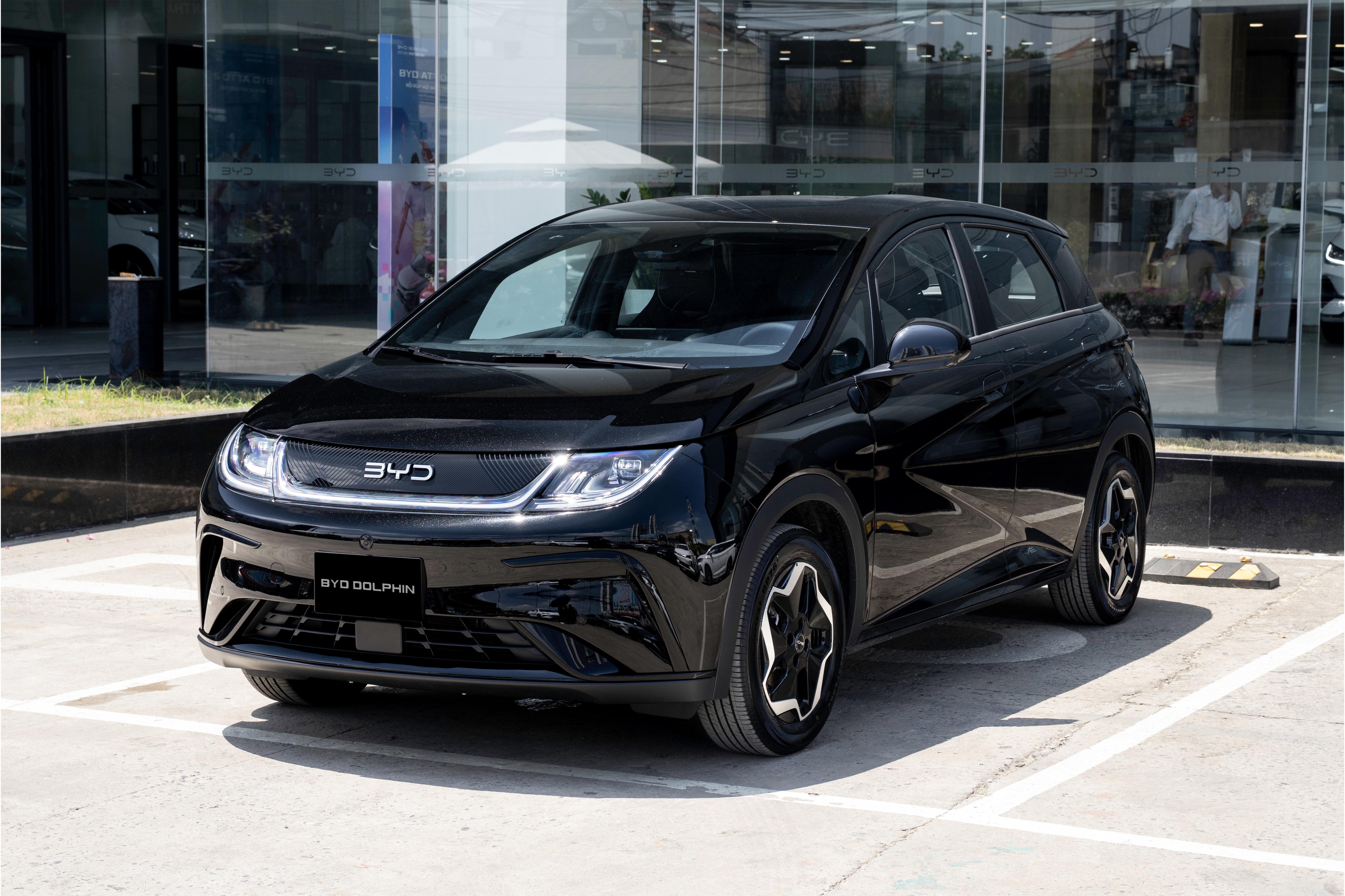 Cùng giá 499 triệu đồng, nên mua Geely EX2 Max hay BYD Dolphin 2026?