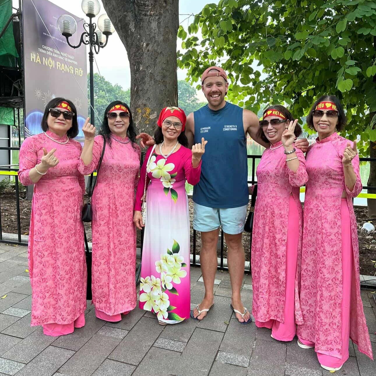 Foreign visitors praise Vietnam’s safe, welcoming life - 1