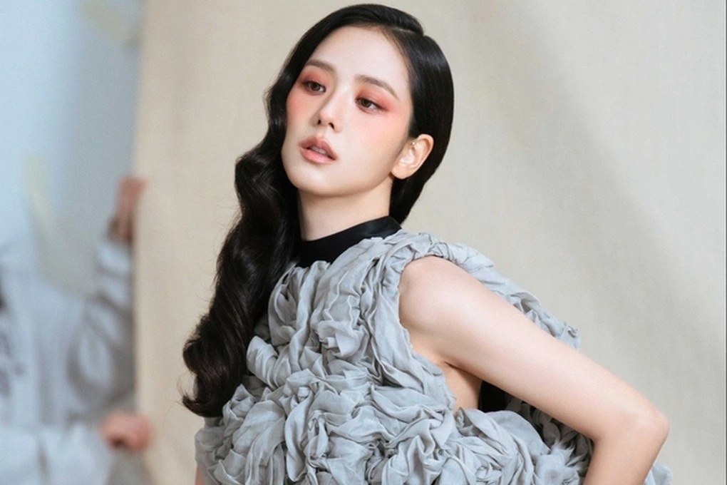 Jisoo bị tẩy chay giữa nghi vấn đánh vợ của anh trai, nữ ca sĩ lên tiếng
