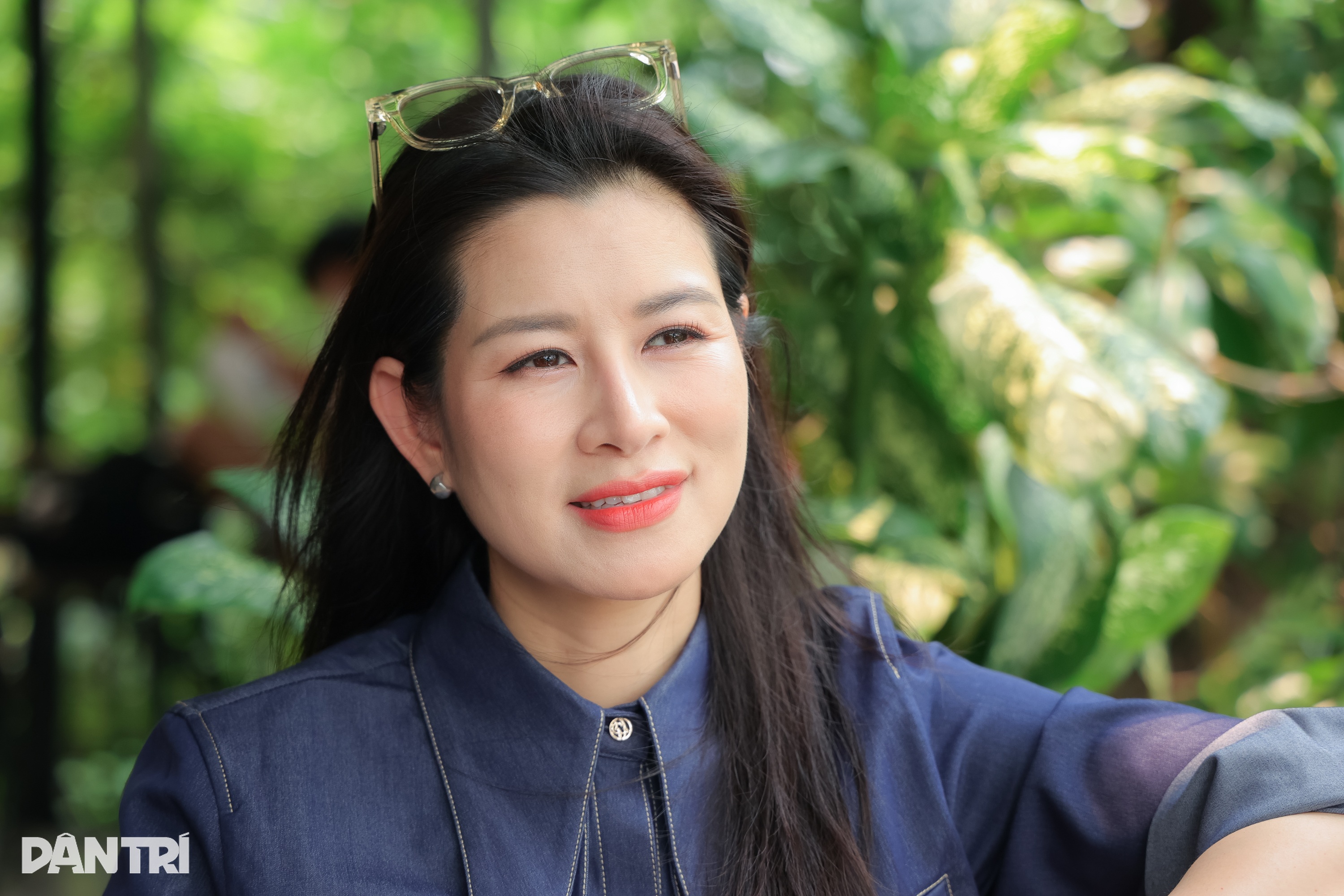 Lưu Huyền Trang phim giờ vàng VTV: Đại úy ngoài đời, phủ nhận là "phú bà"