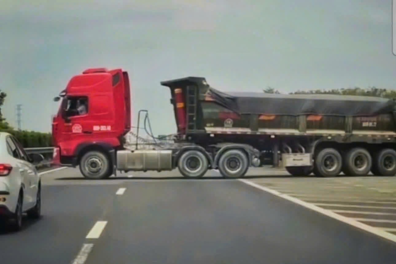 Tài xế bị phạt 35 triệu đồng vì quay đầu xe trên cao tốc TPHCM - Long Thành