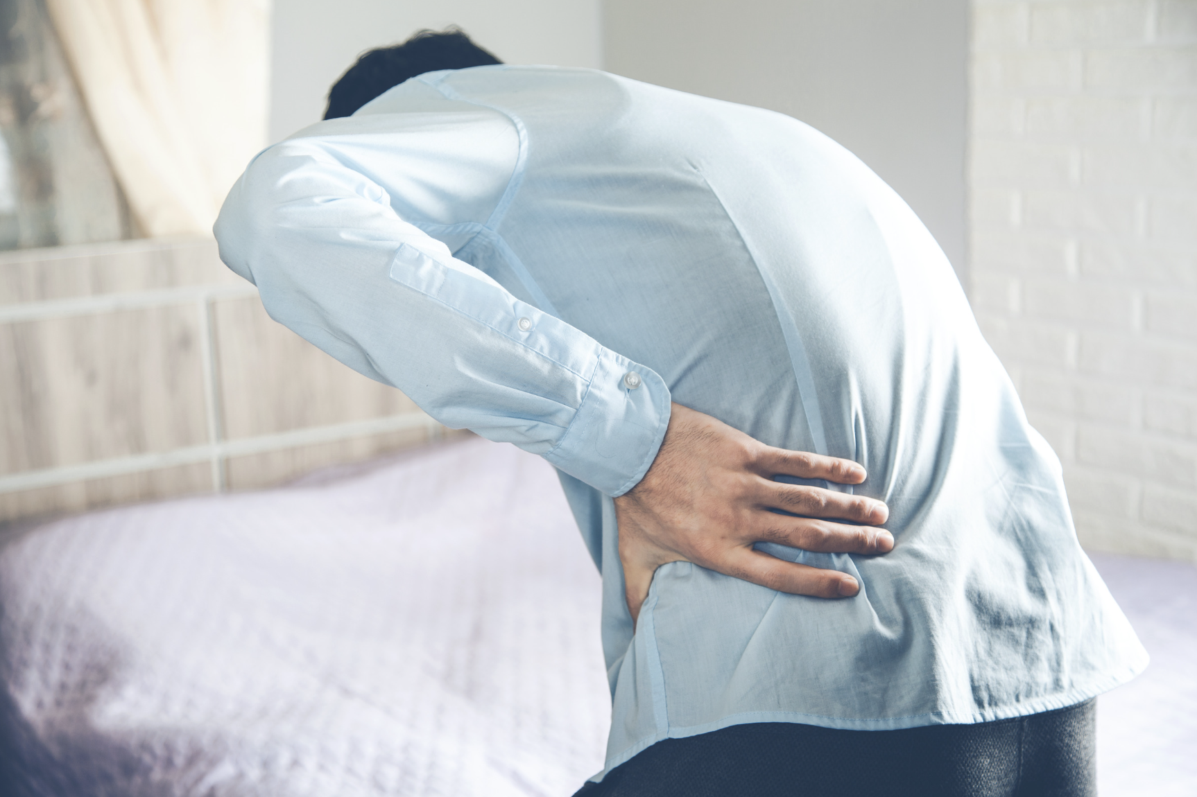 Đi khám vì đau thắt lưng, người đàn ông phát hiện mắc sỏi cả hai bên thận