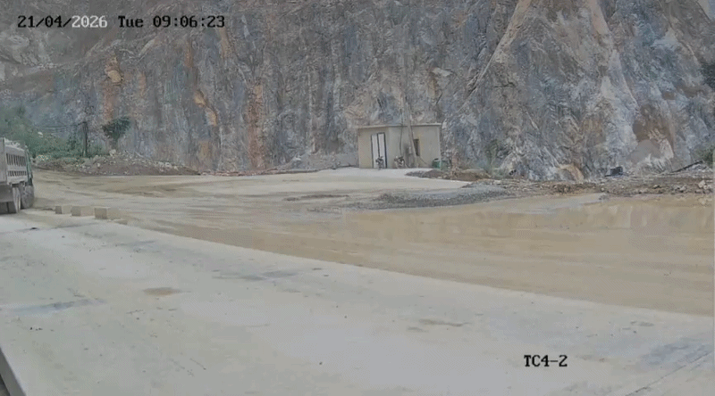 Hai xe ben va chạm tại mỏ đá, 2 tài xế tử vong