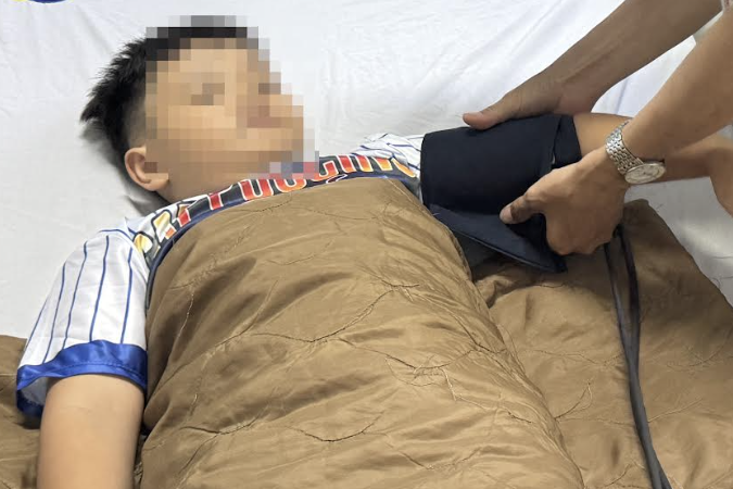 Hai trẻ ngộ độc mủ loài hoa thường trồng trước sân nhà