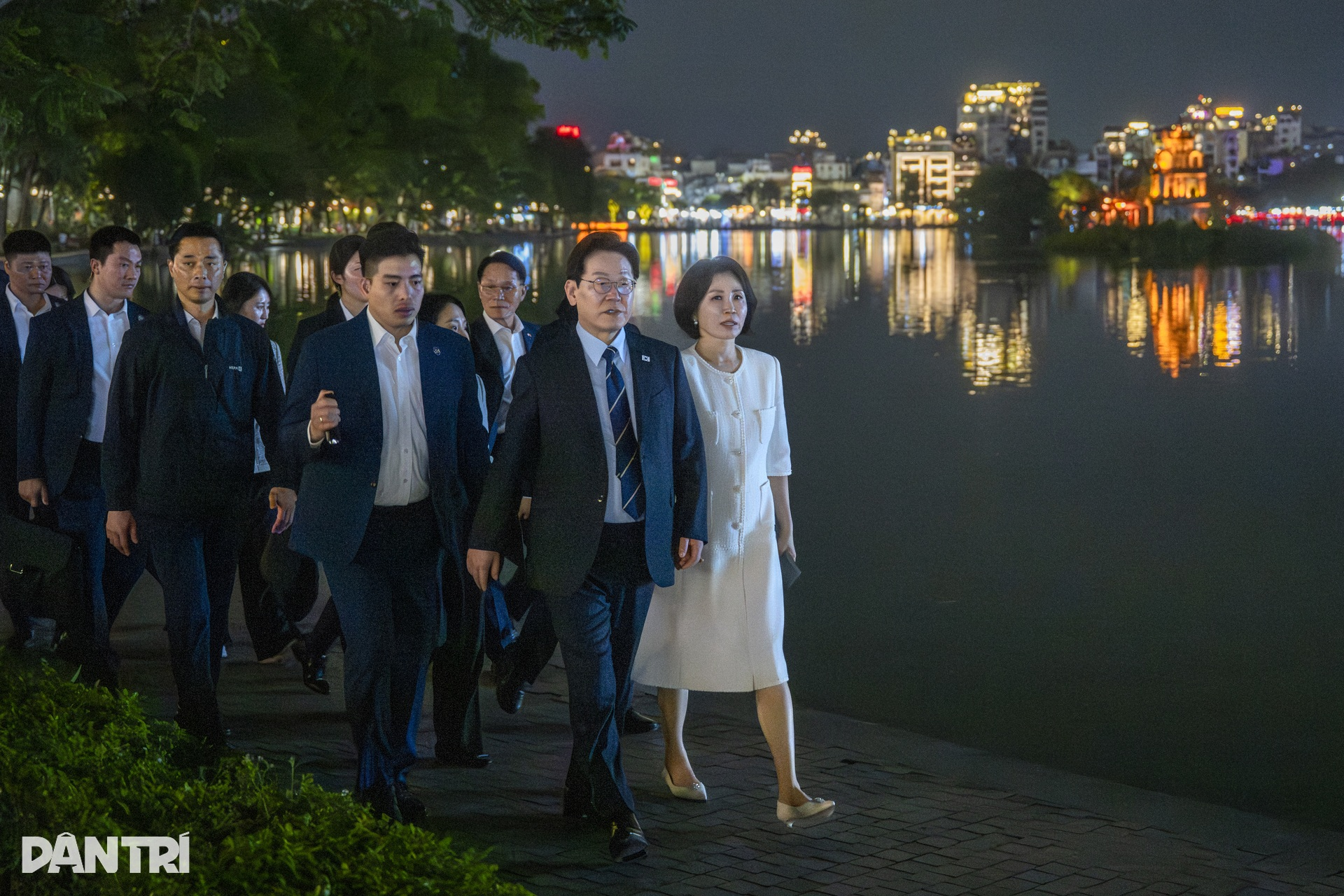 South Korean president dines on pho in Hanoi Old Quarter - 4