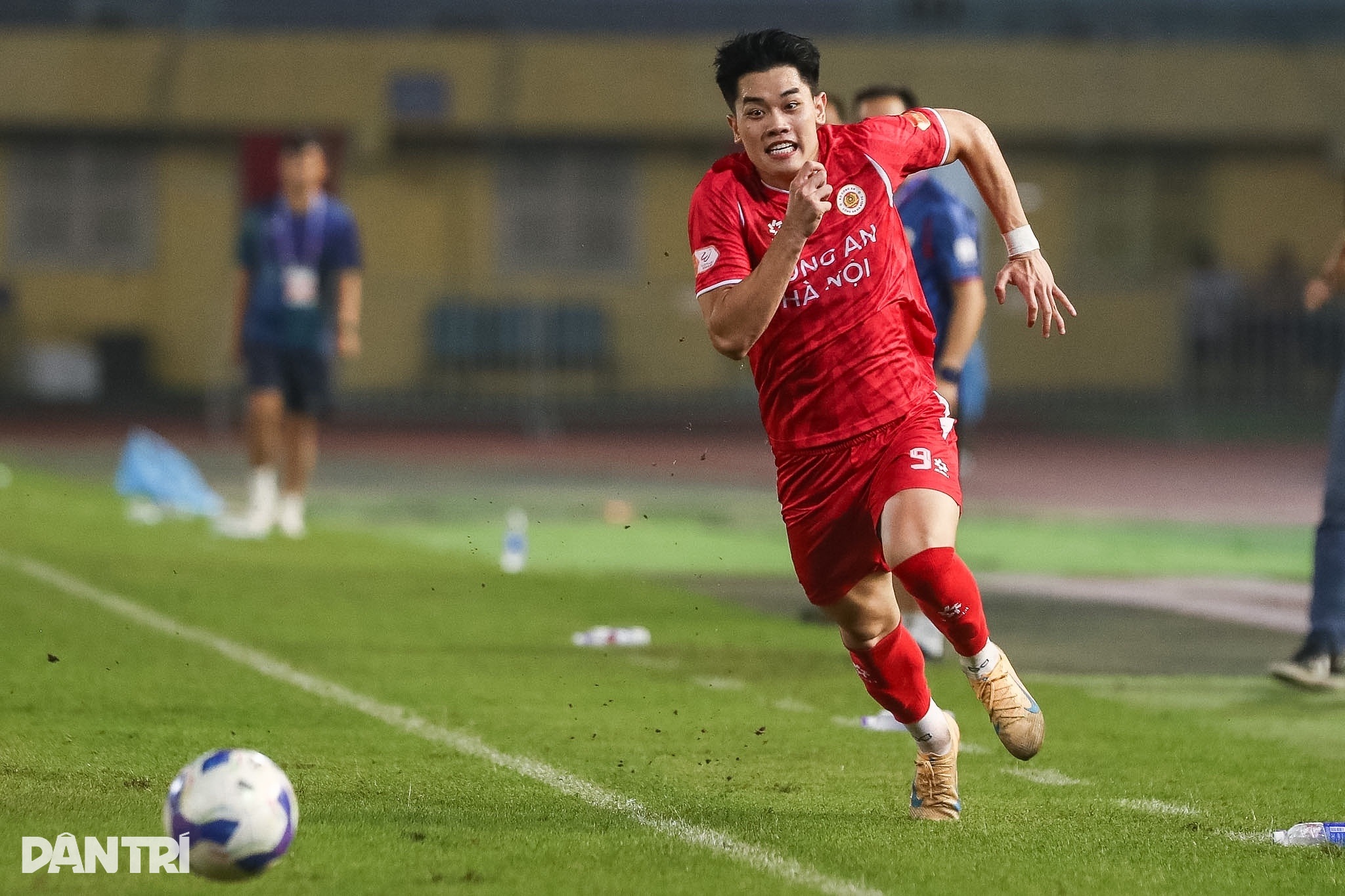 Màn trình diễn đỉnh cao của Đình Bắc trong trận gặp Sông Lam Nghệ An