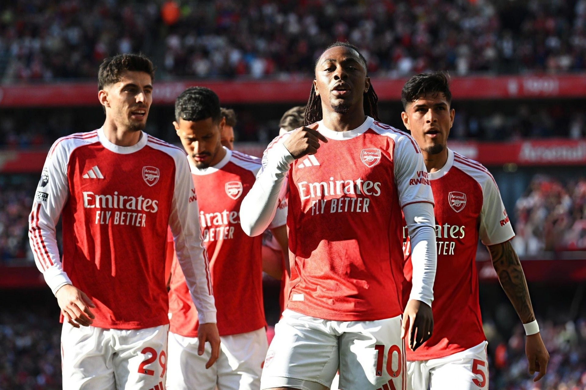 Arsenal vượt ải Newcastle, giành lại ngôi đầu bảng